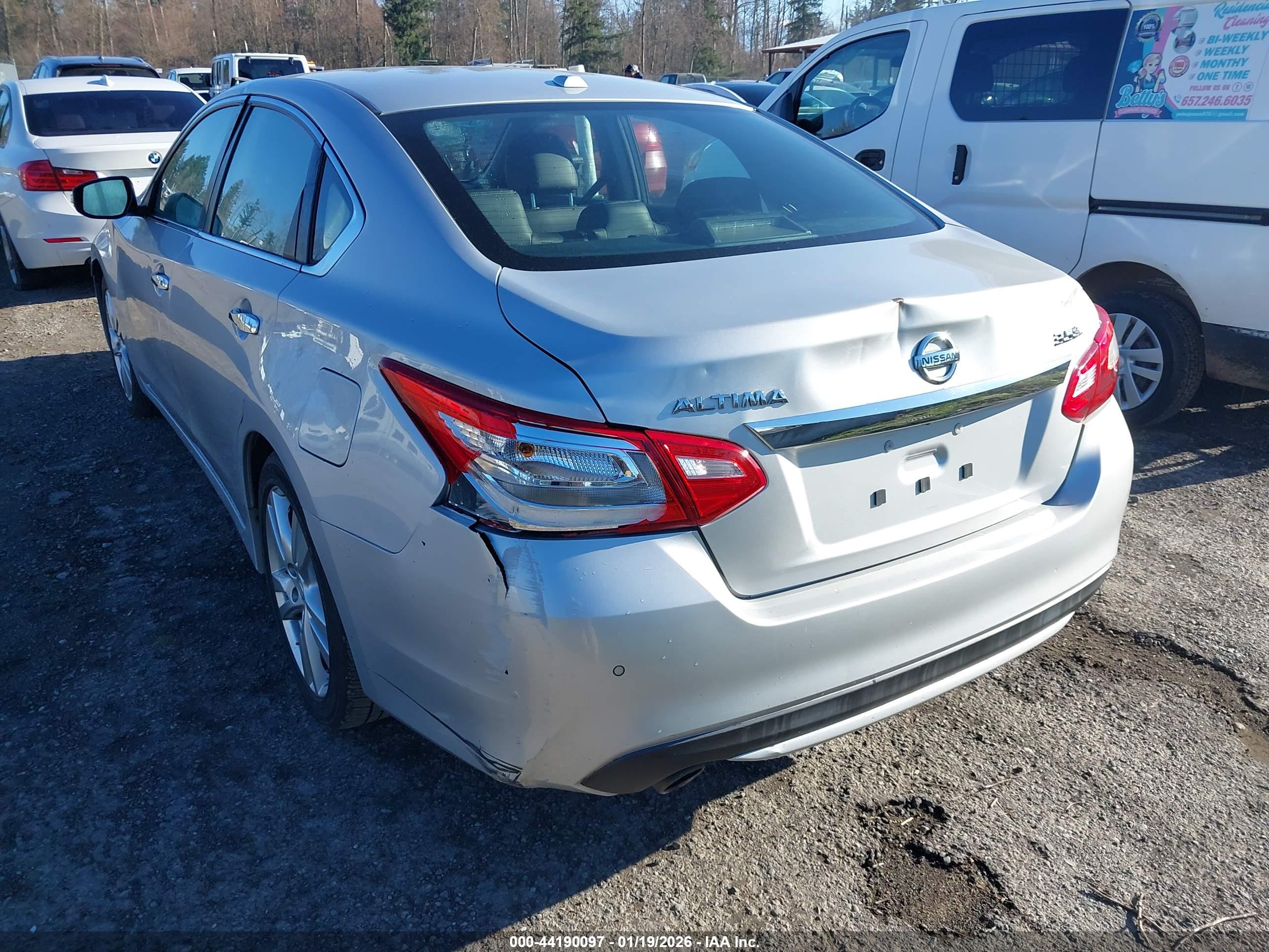 NISSAN ALTIMA image 6