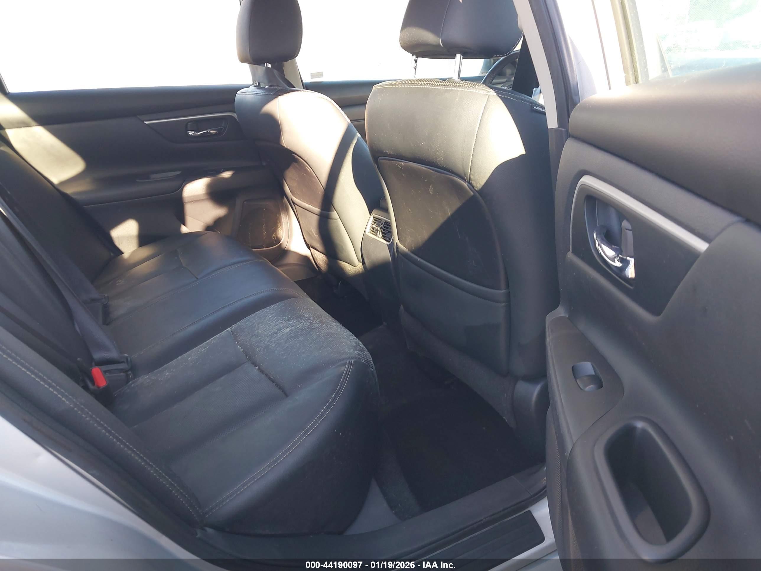 NISSAN ALTIMA image 8