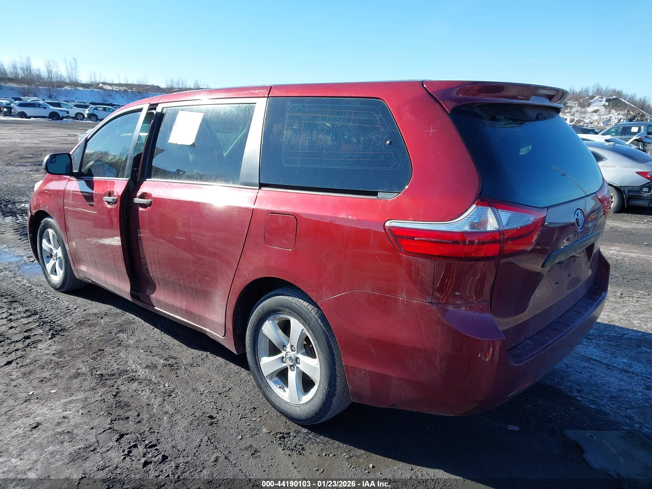 TOYOTA SIENNA image 3