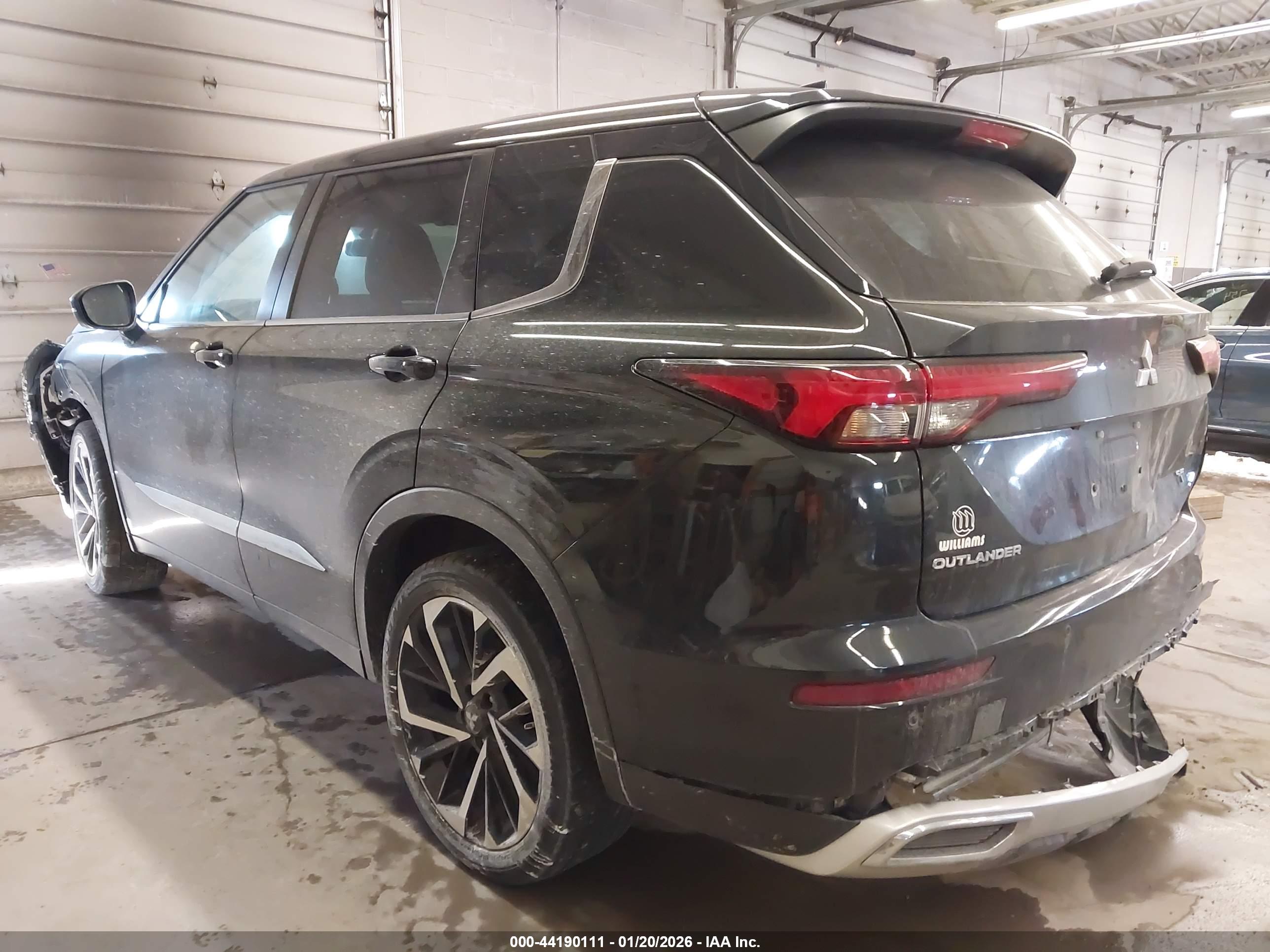 MITSUBISHI OUTLANDER image 3