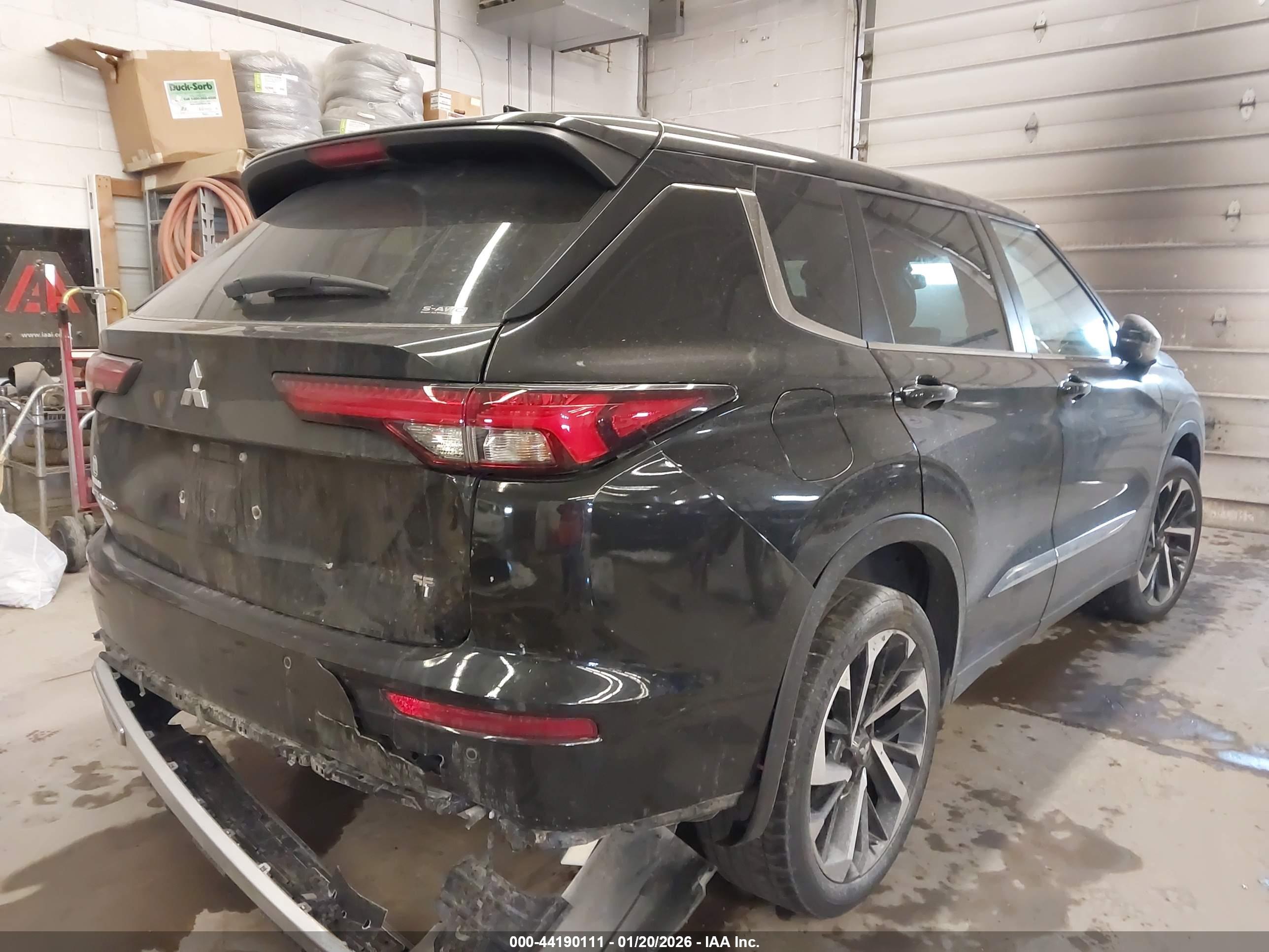 MITSUBISHI OUTLANDER image 4