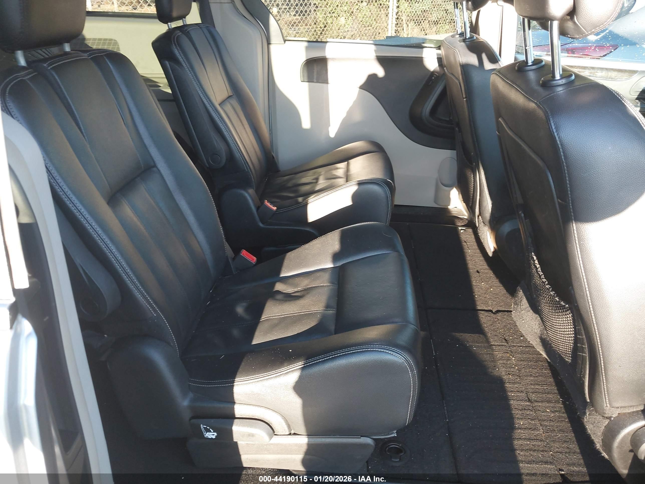 CHRYSLER TOWN image 8