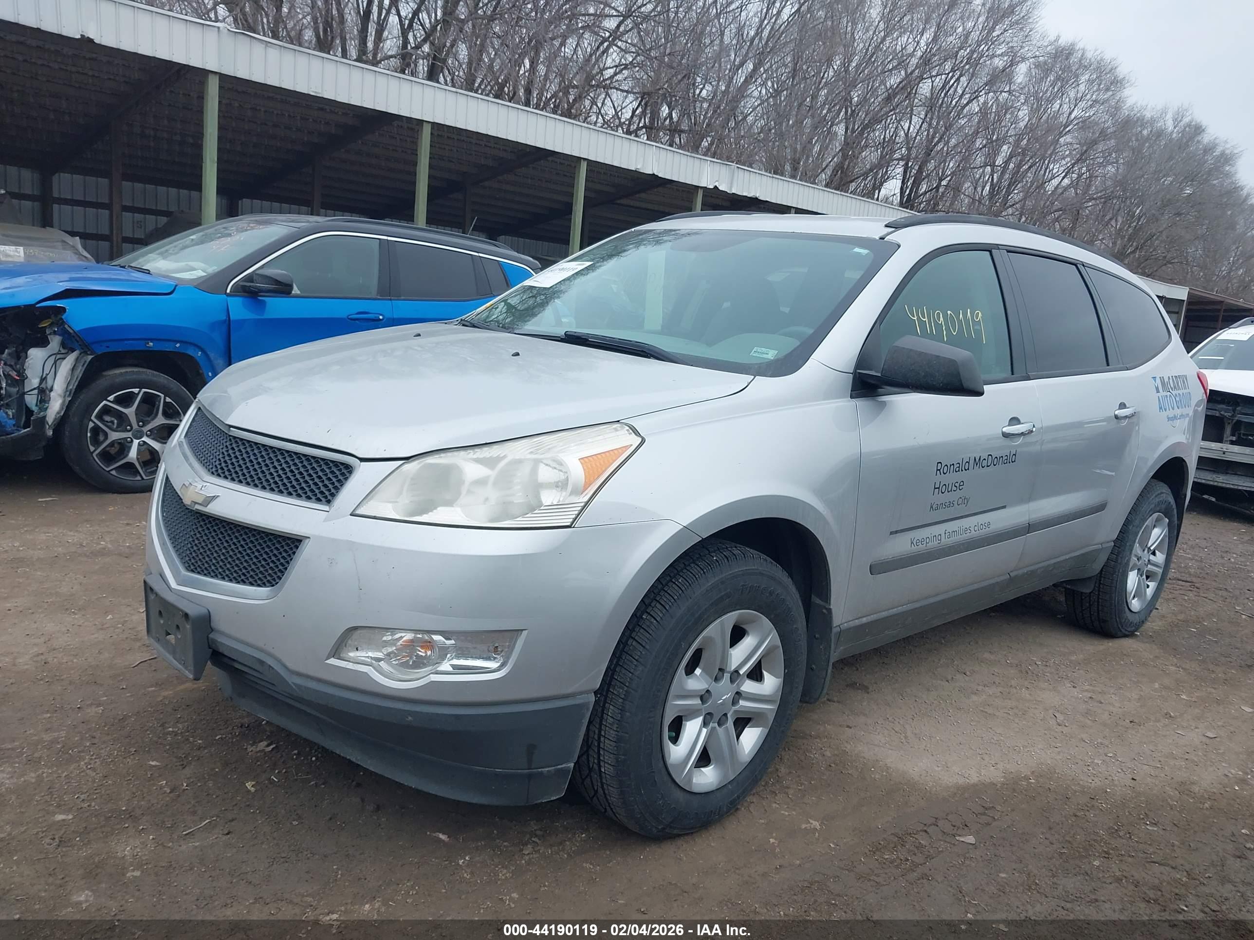 CHEVROLET TRAVERSE image 2