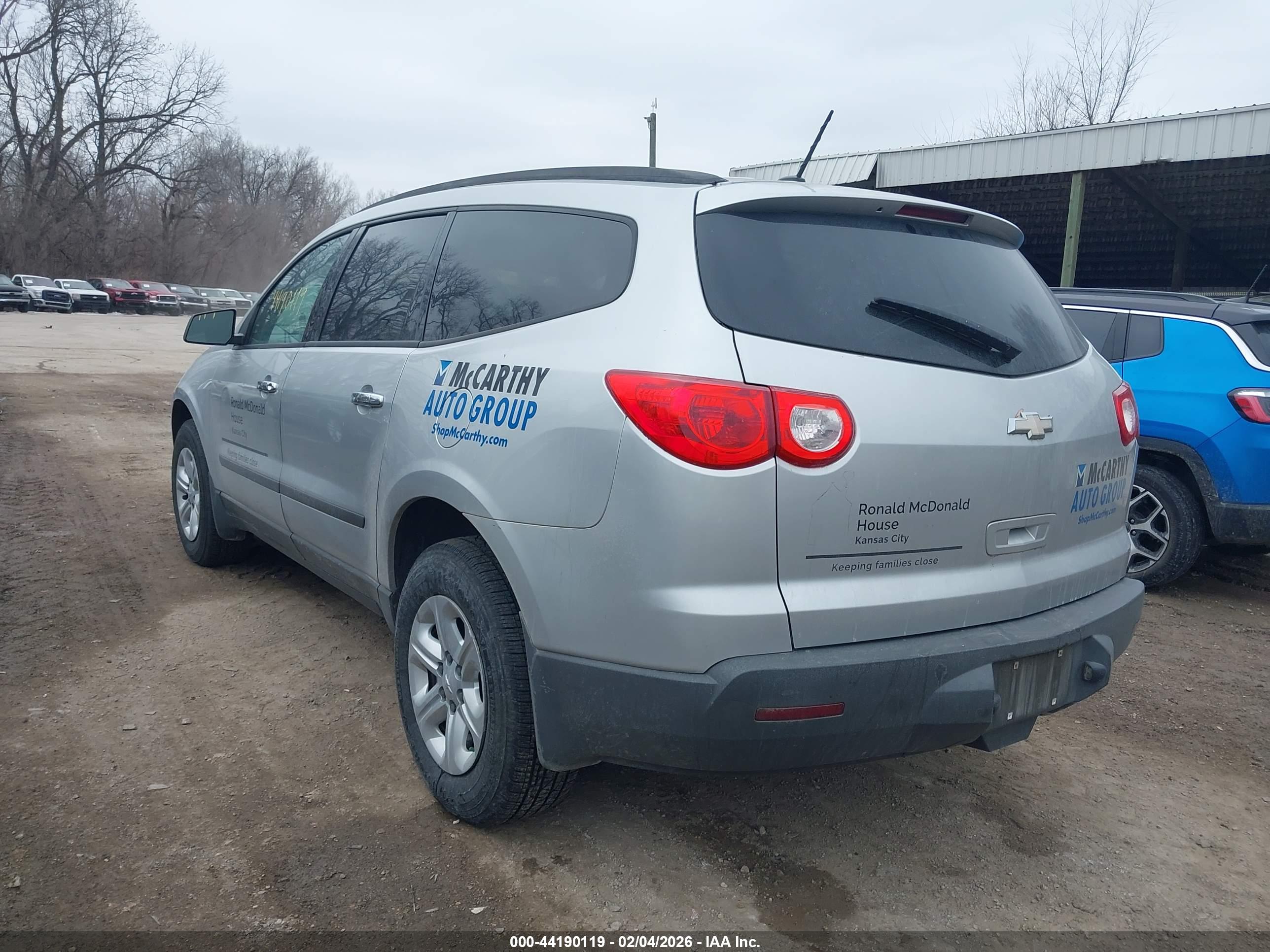 CHEVROLET TRAVERSE image 3