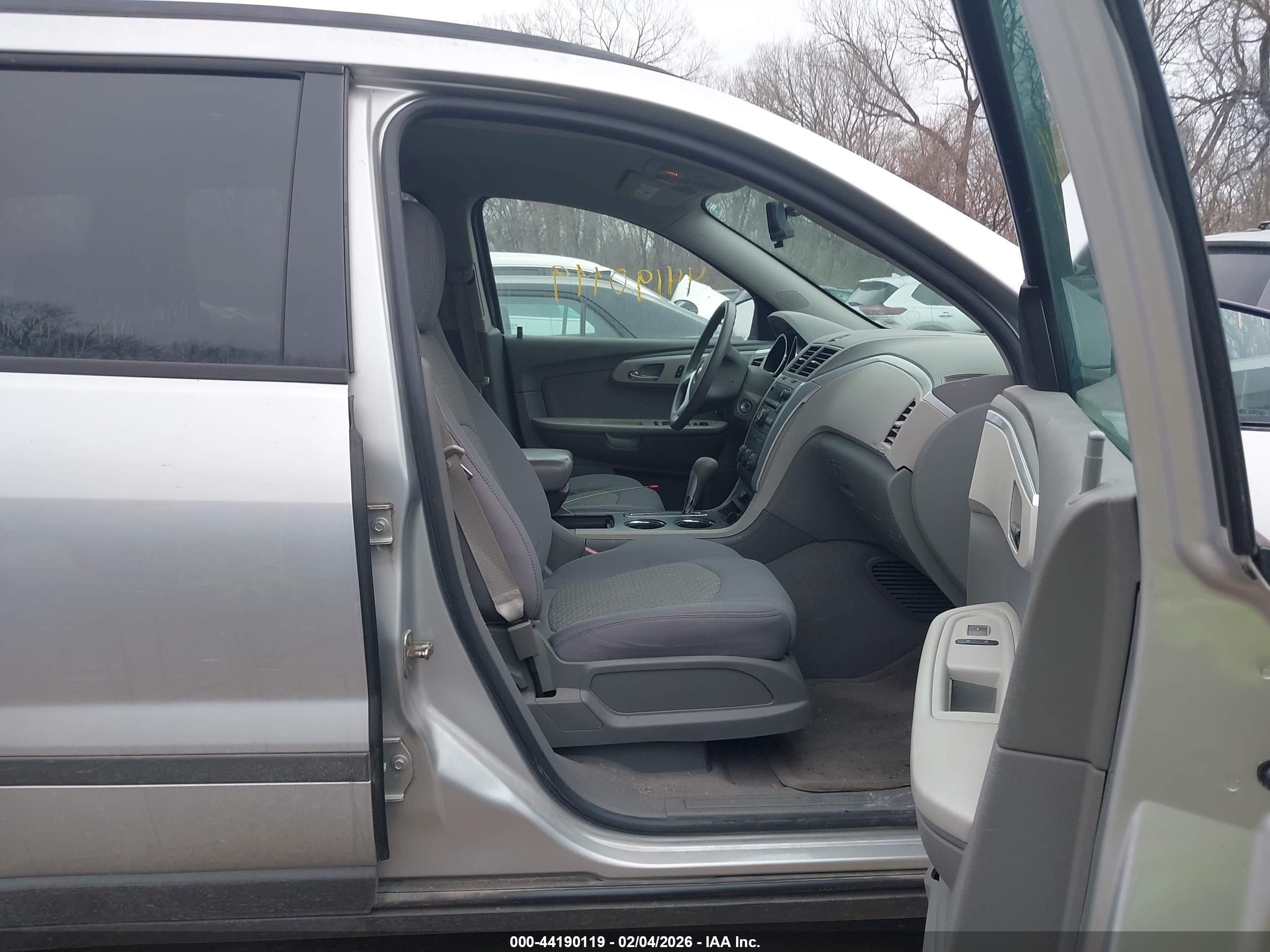 CHEVROLET TRAVERSE image 5