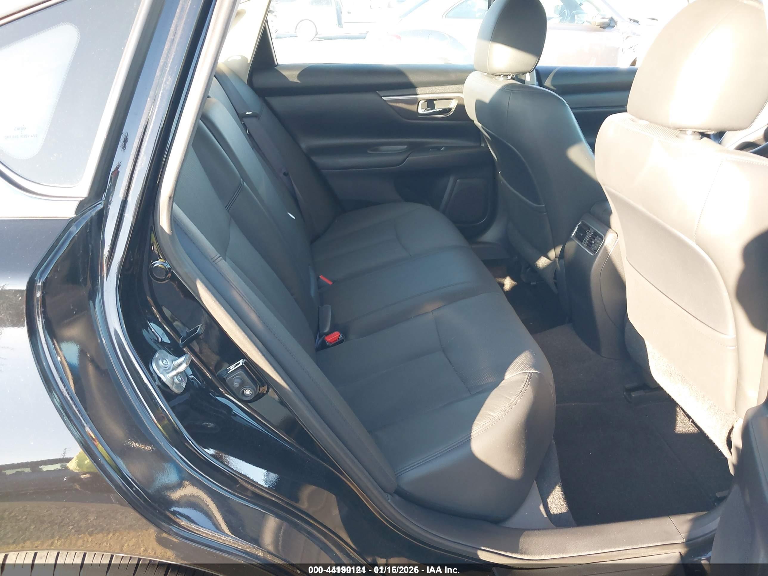 NISSAN ALTIMA image 8