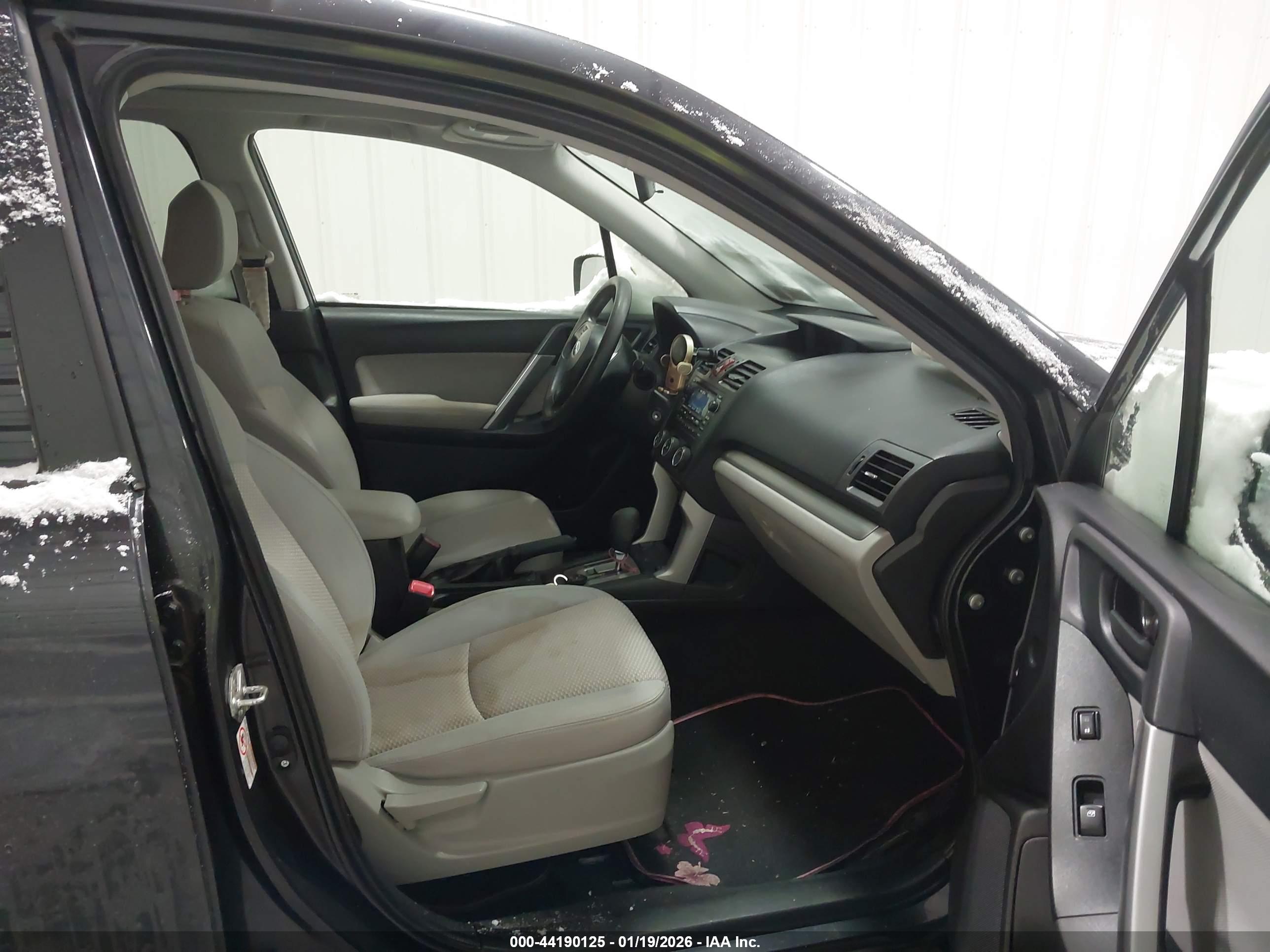 SUBARU FORESTER image 5