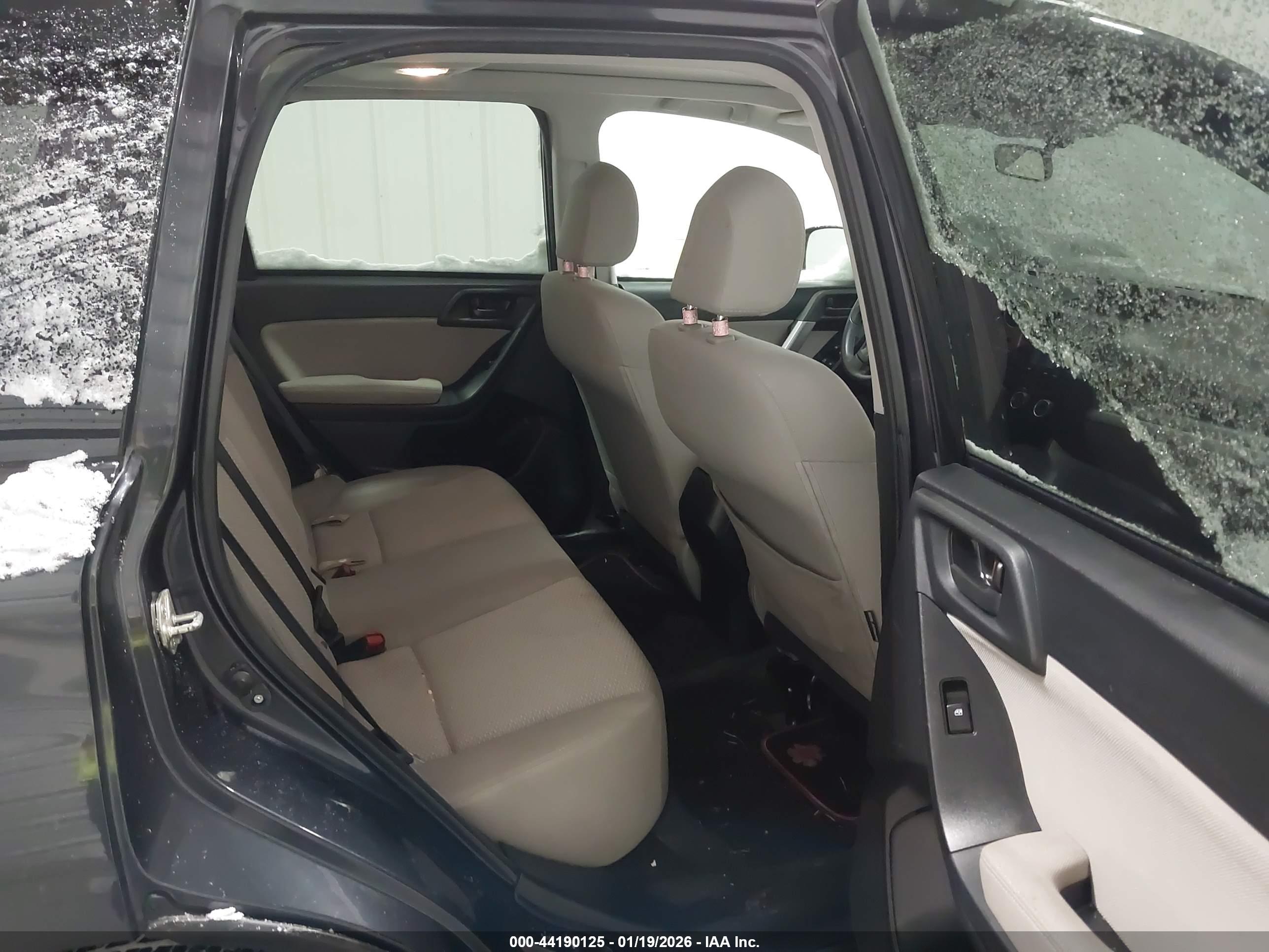SUBARU FORESTER image 8