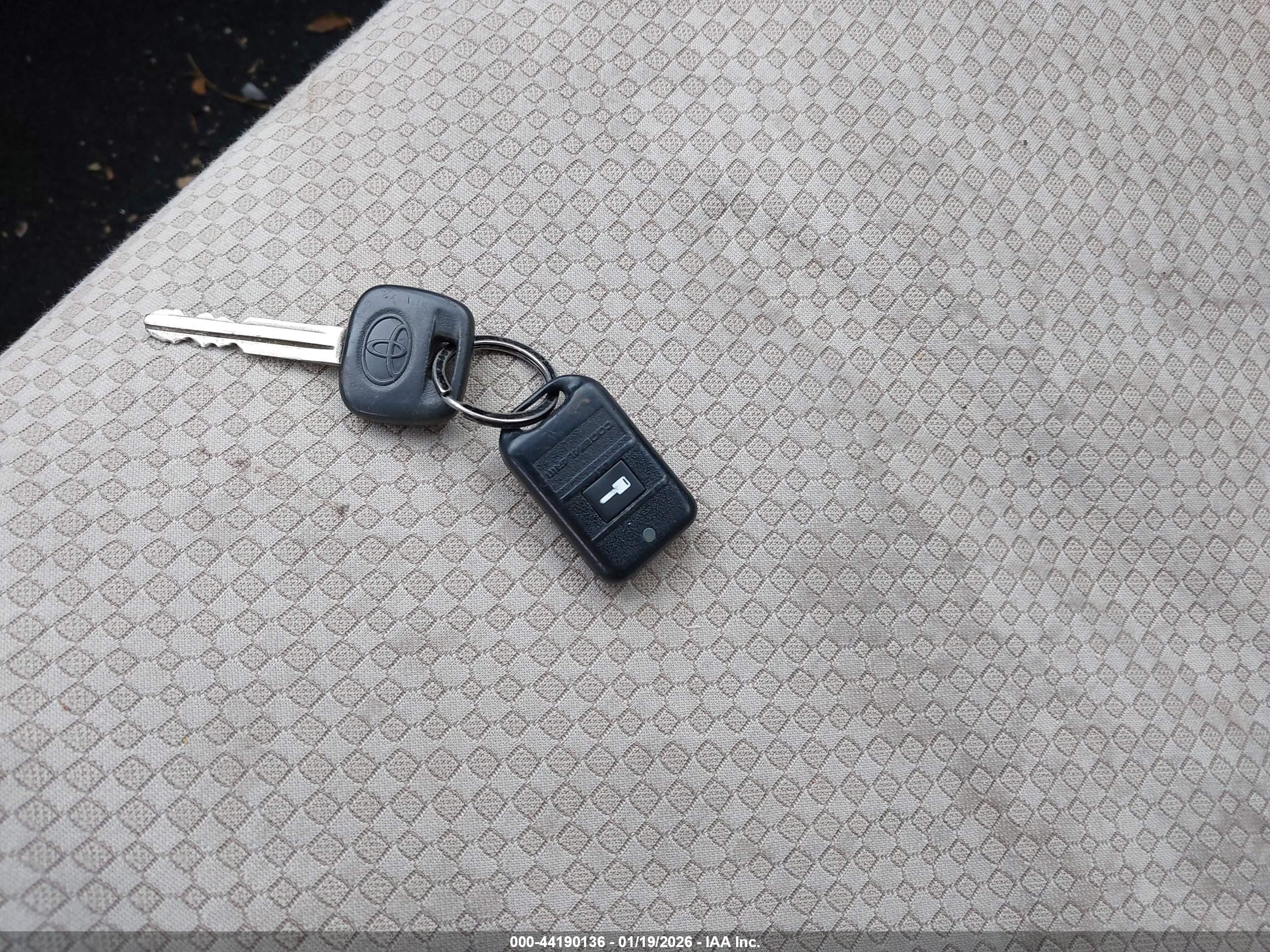 TOYOTA YARIS image 11