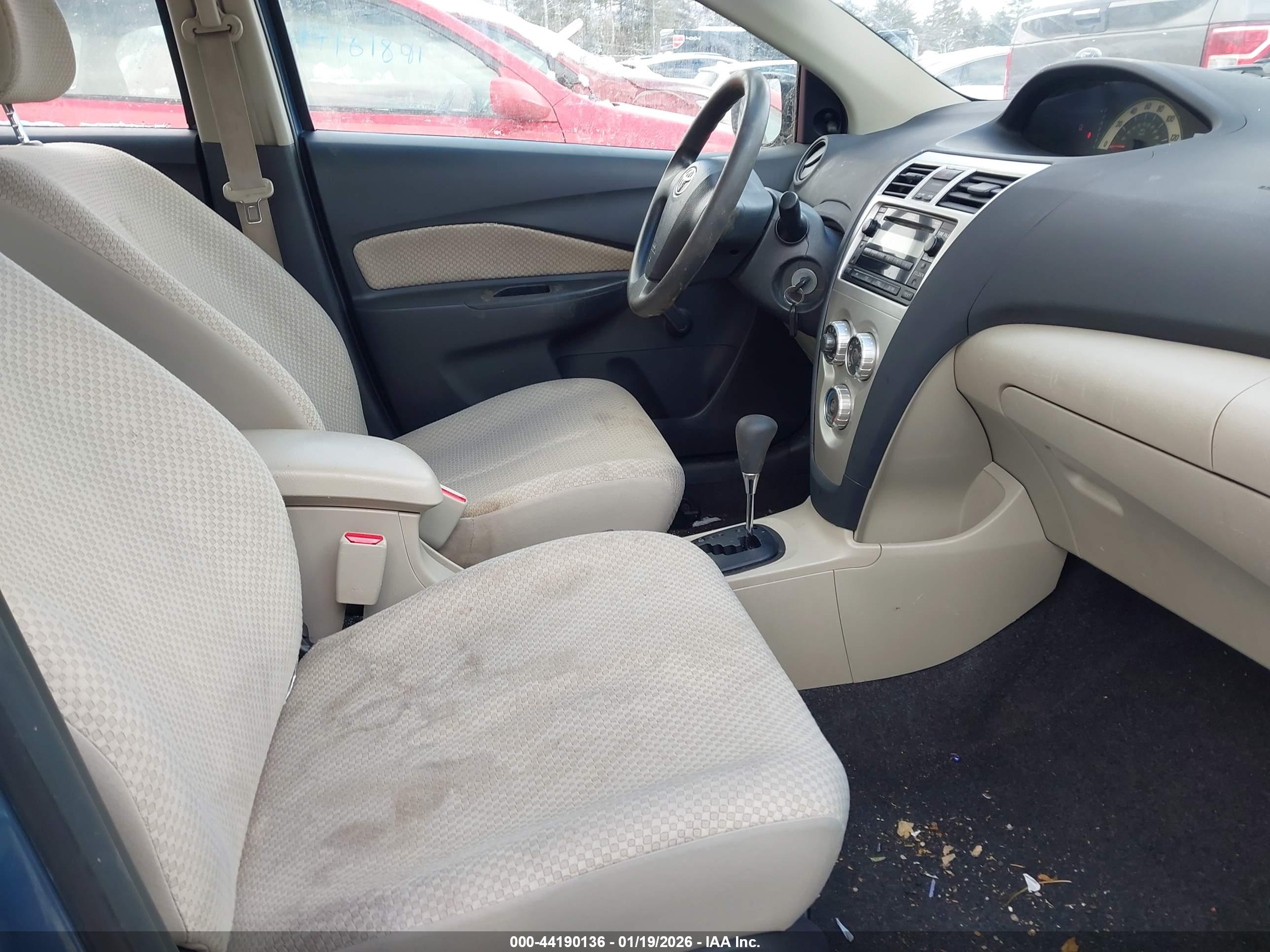 TOYOTA YARIS image 5
