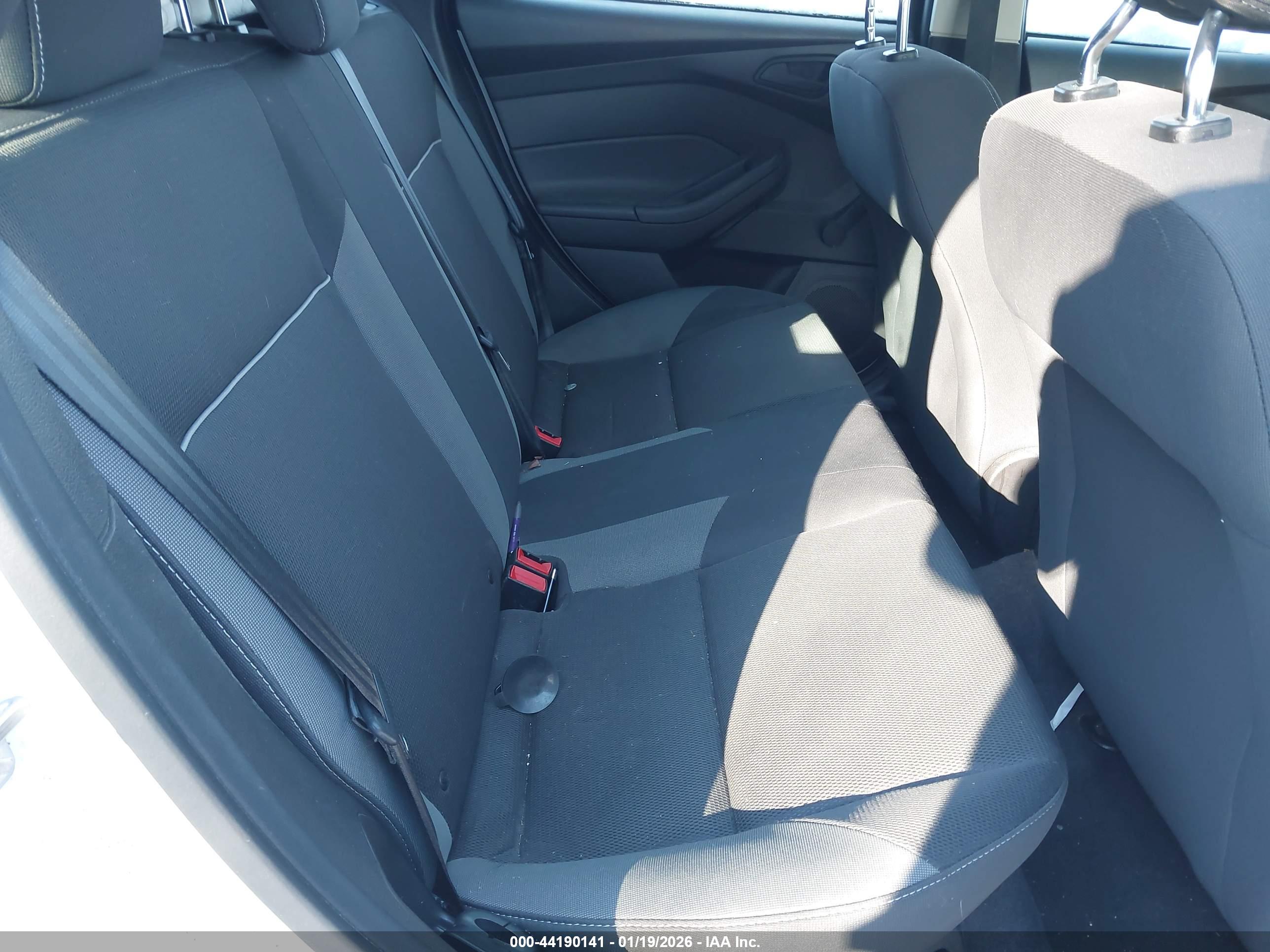 FORD FOCUS image 8