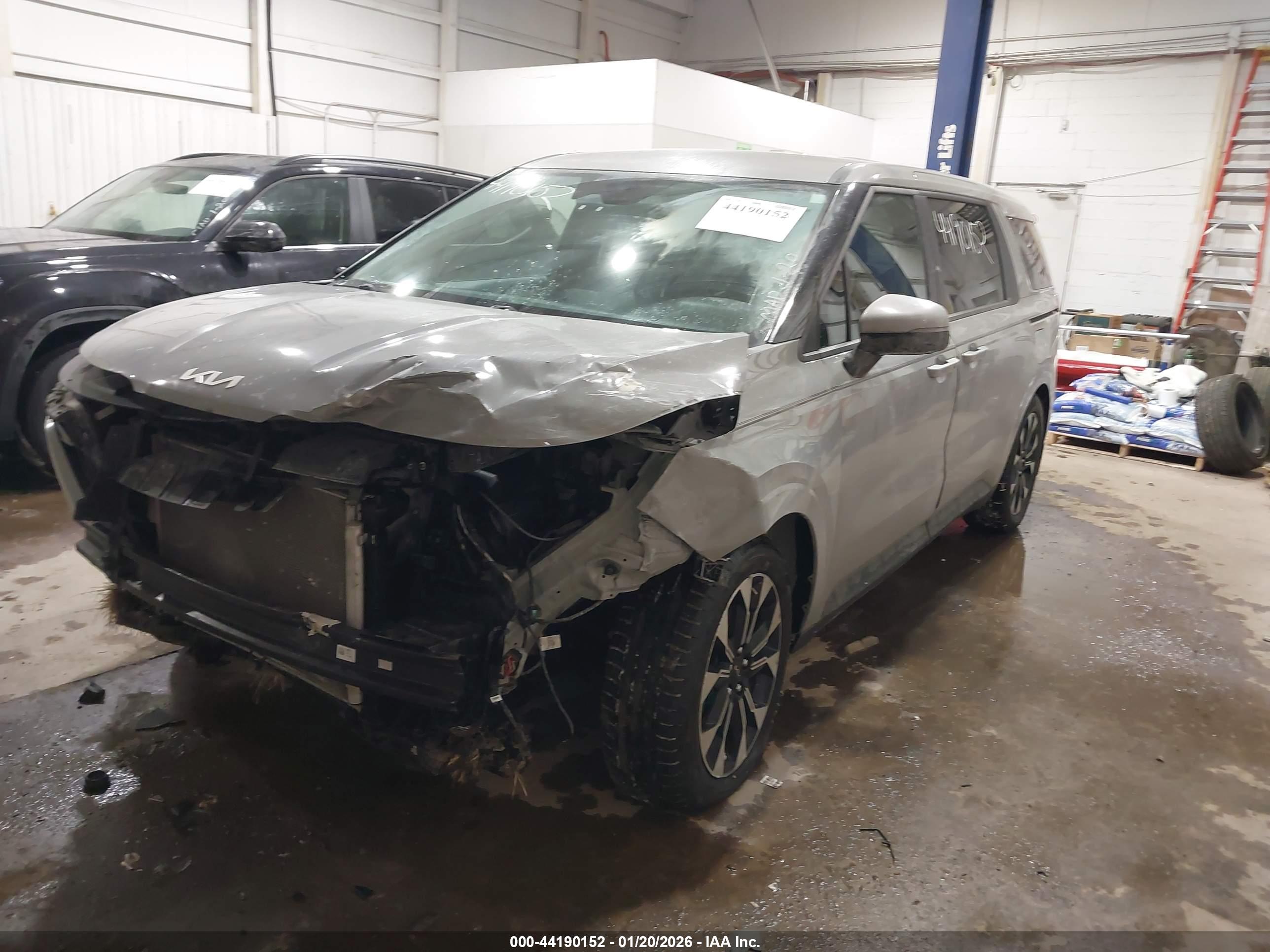 KIA CARNIVAL image 2