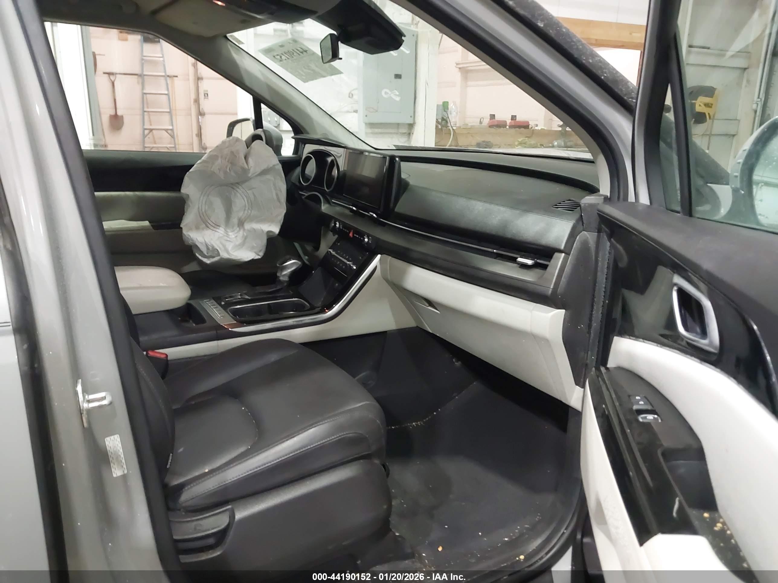 KIA CARNIVAL image 5