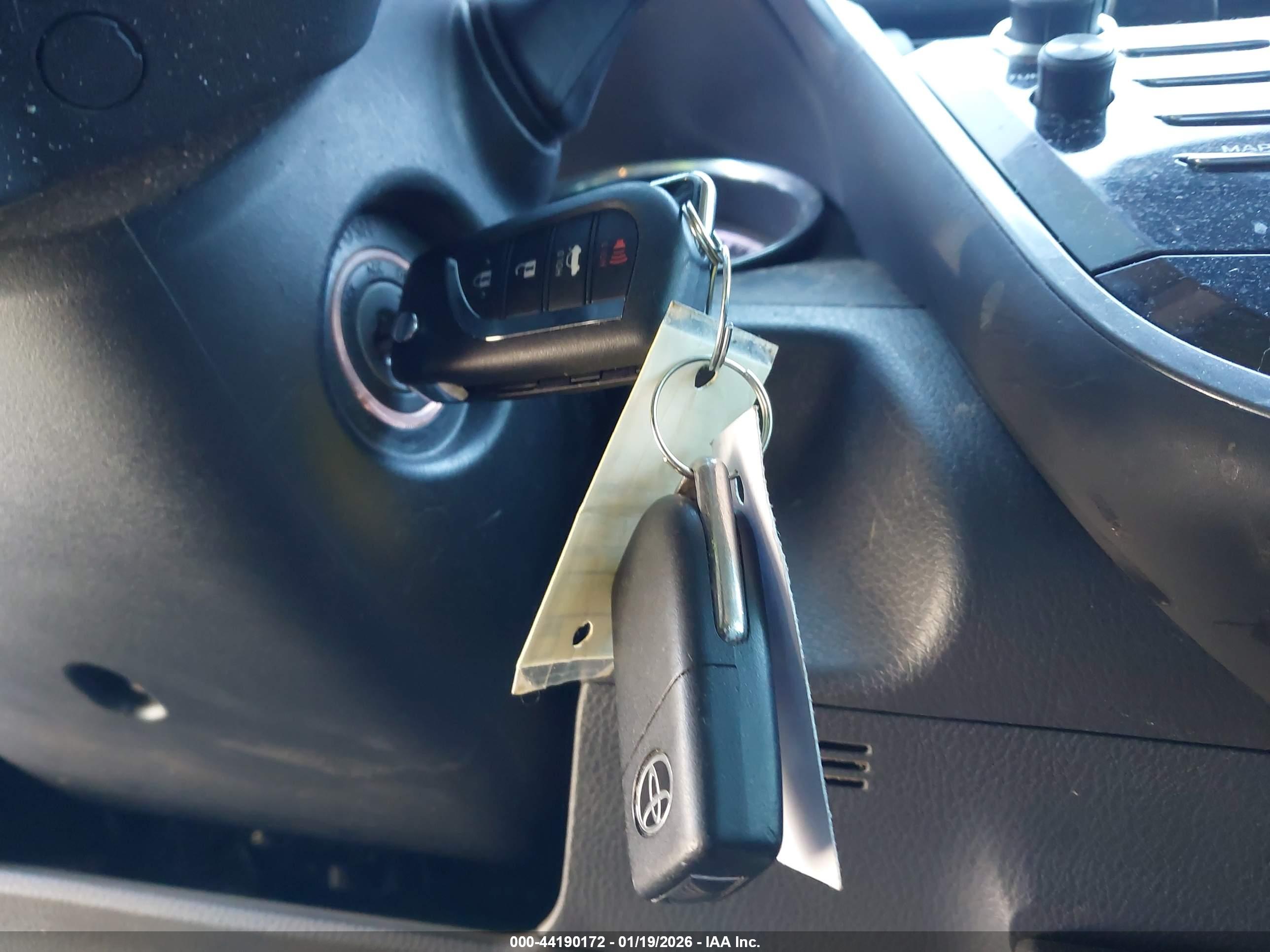 TOYOTA CAMRY image 11