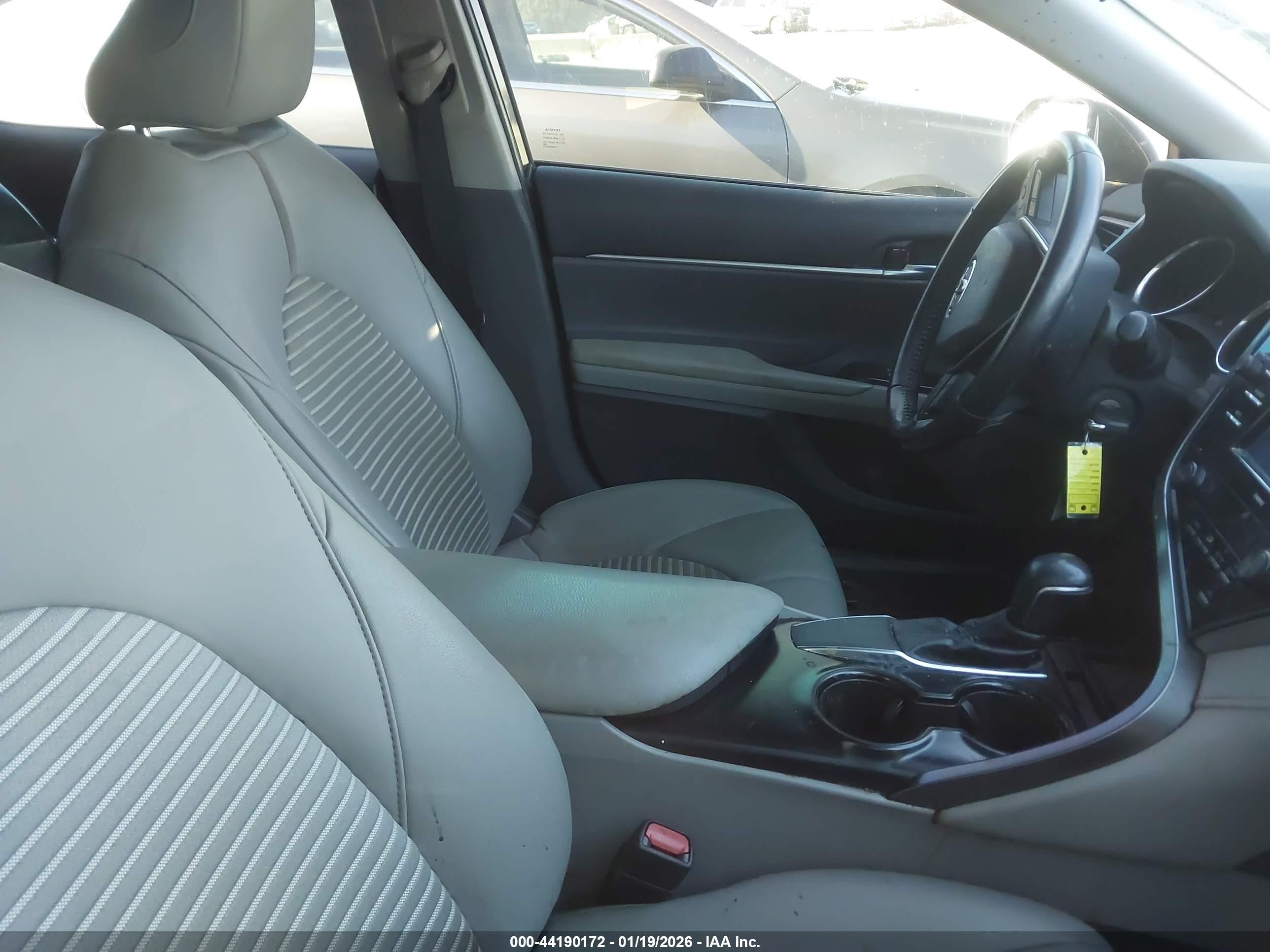 TOYOTA CAMRY image 5