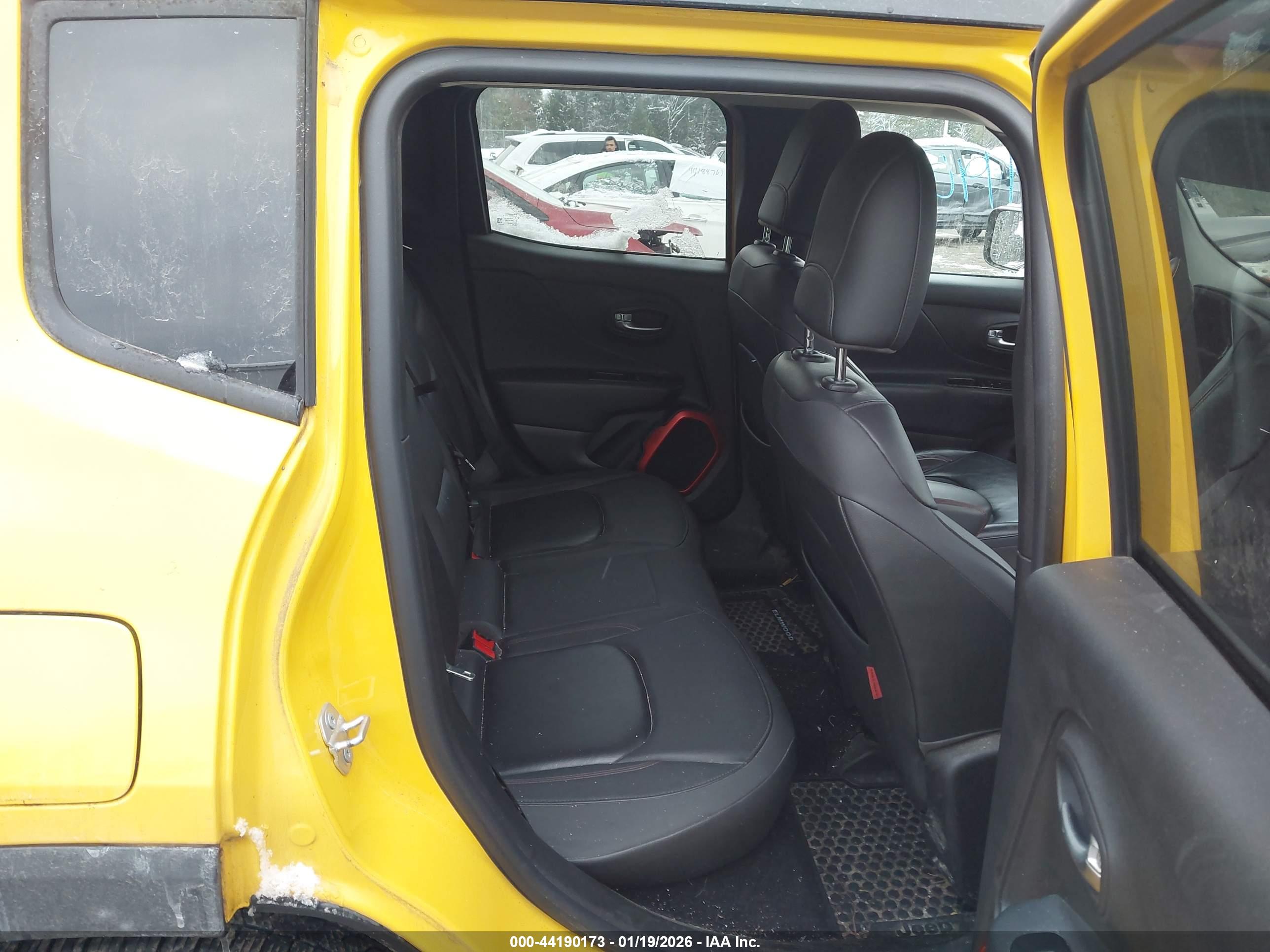JEEP RENEGADE image 8