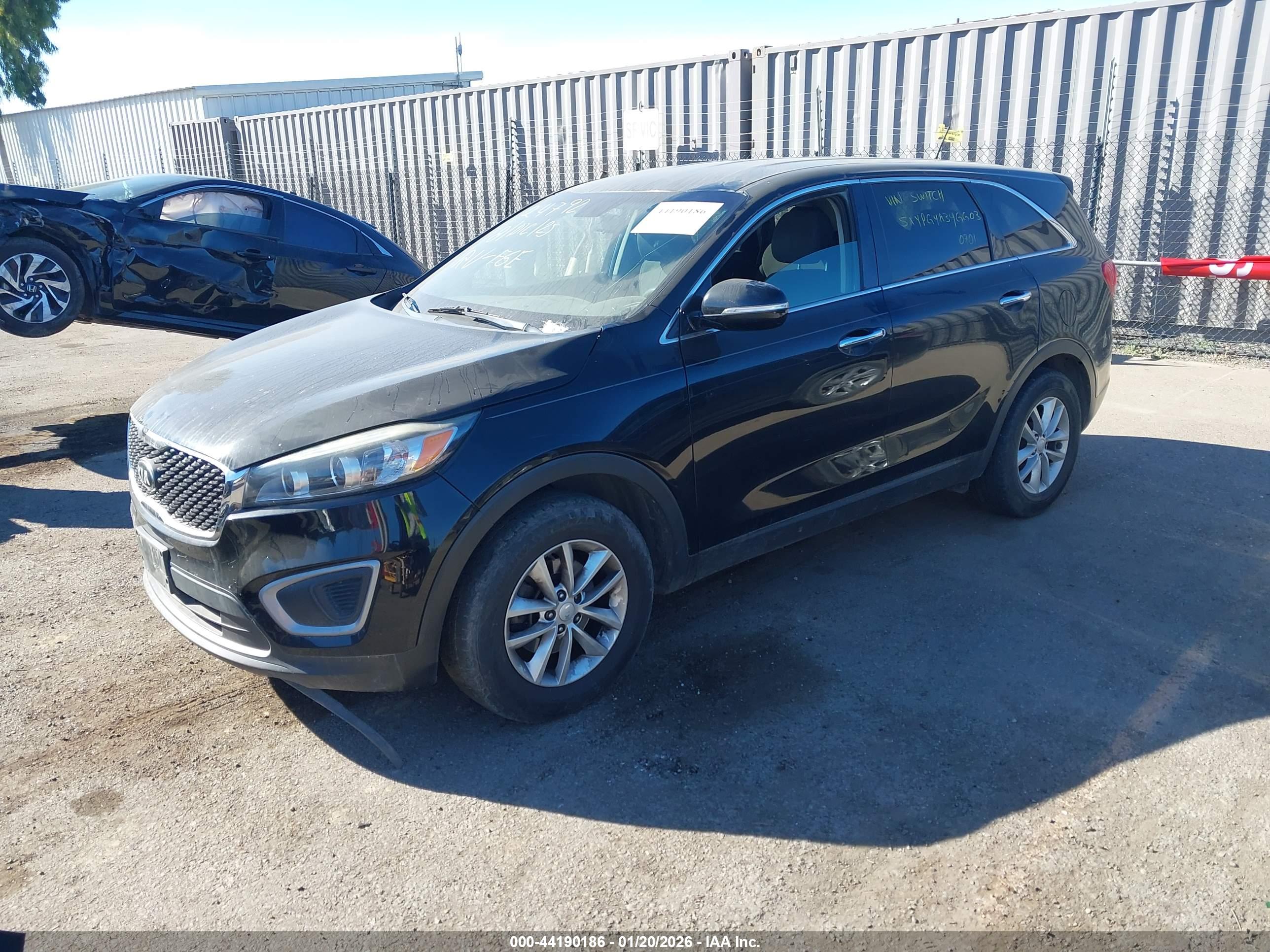 KIA SORENTO image 2