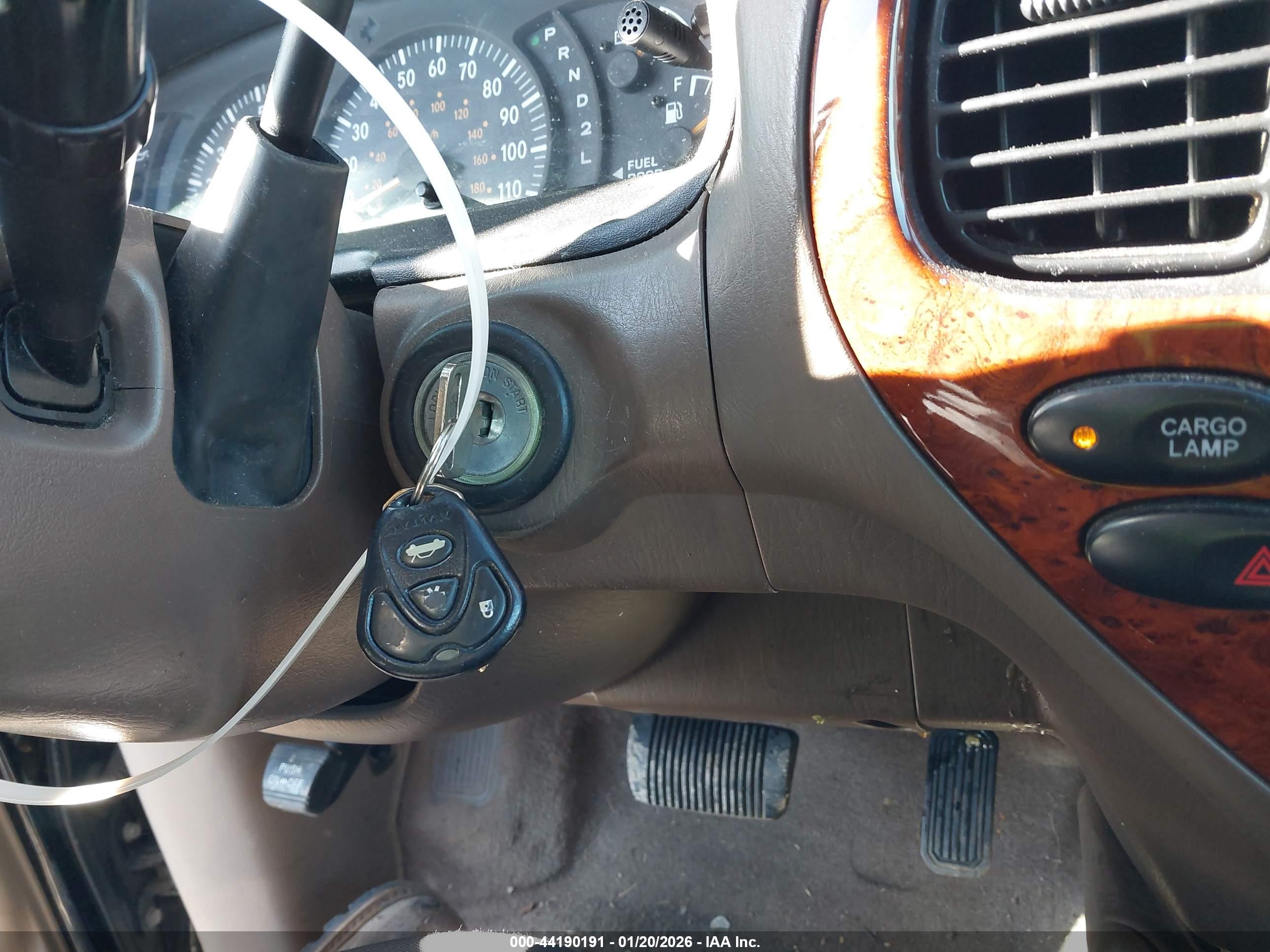 TOYOTA TUNDRA image 11
