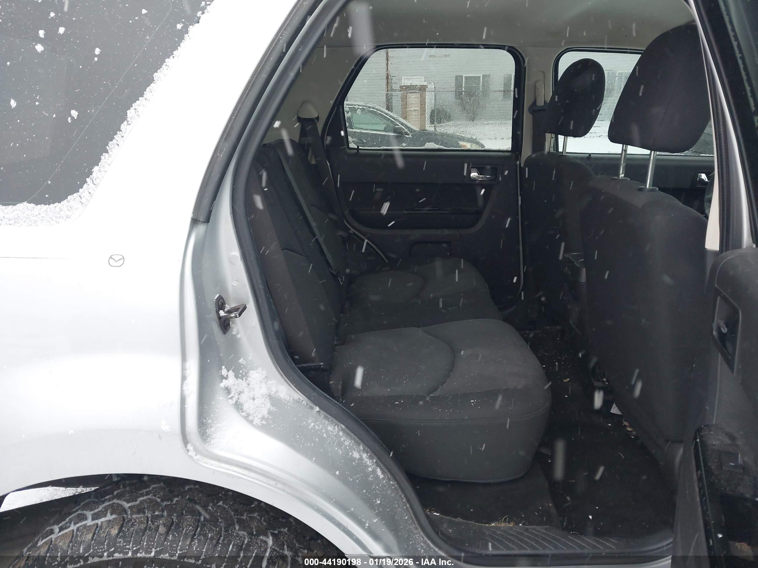 MAZDA TRIBUTE image 8
