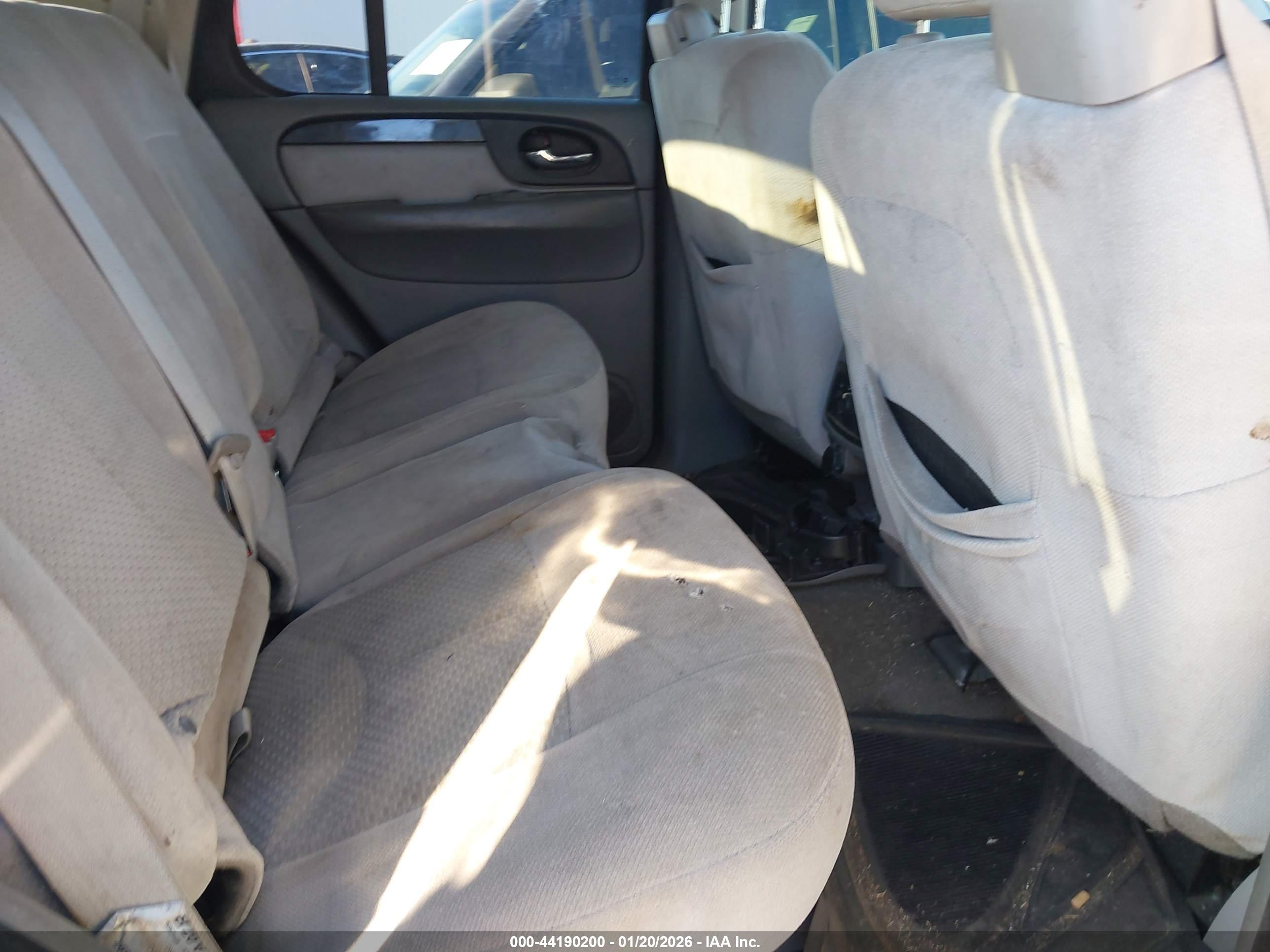GMC ENVOY image 8