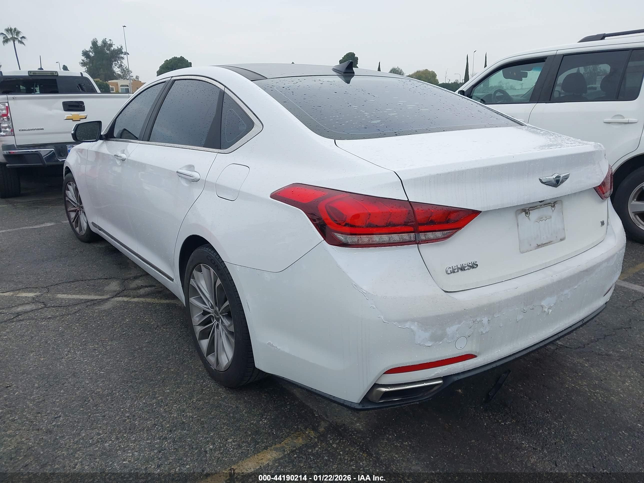 HYUNDAI GENESIS image 3
