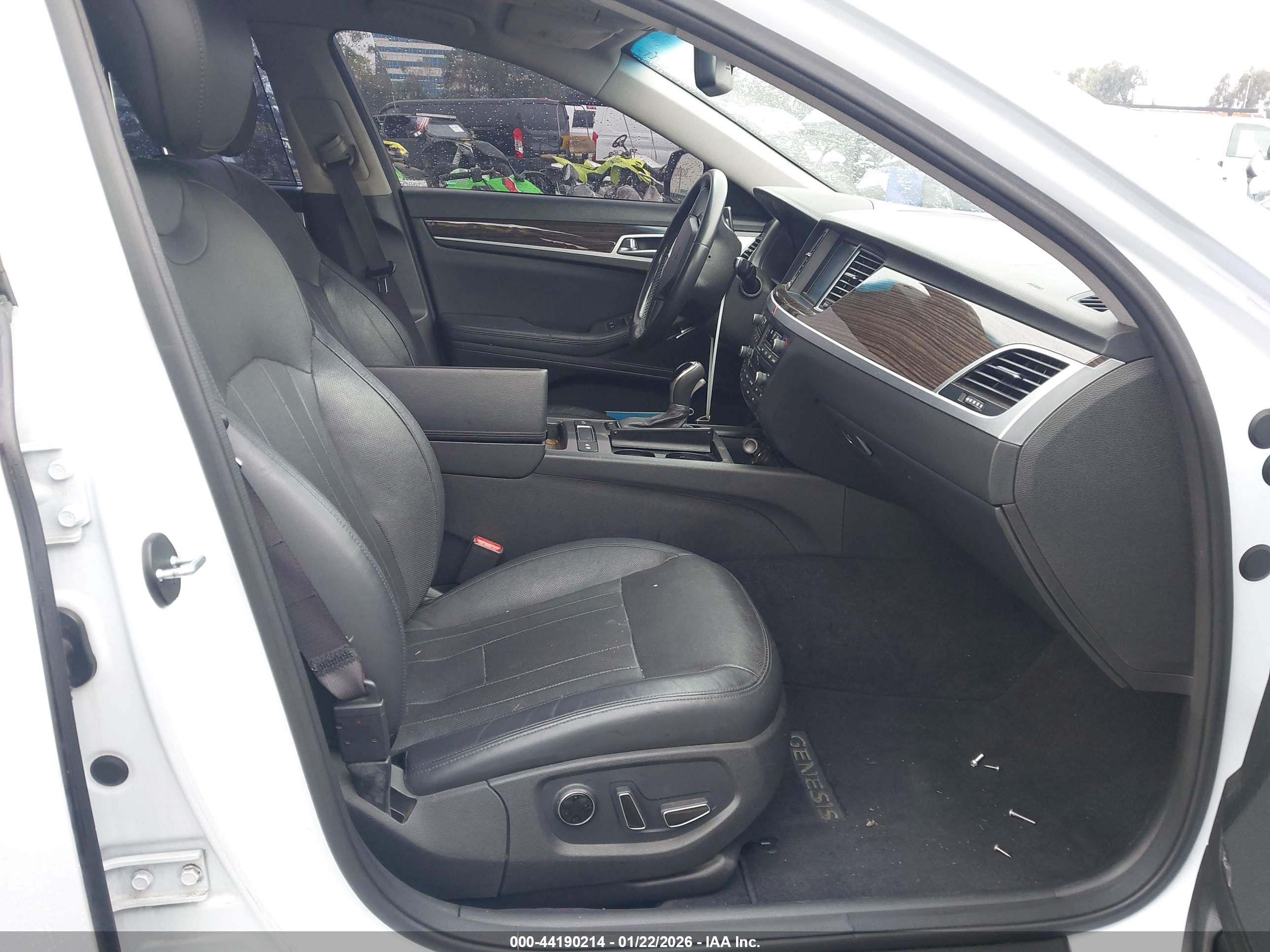 HYUNDAI GENESIS image 5