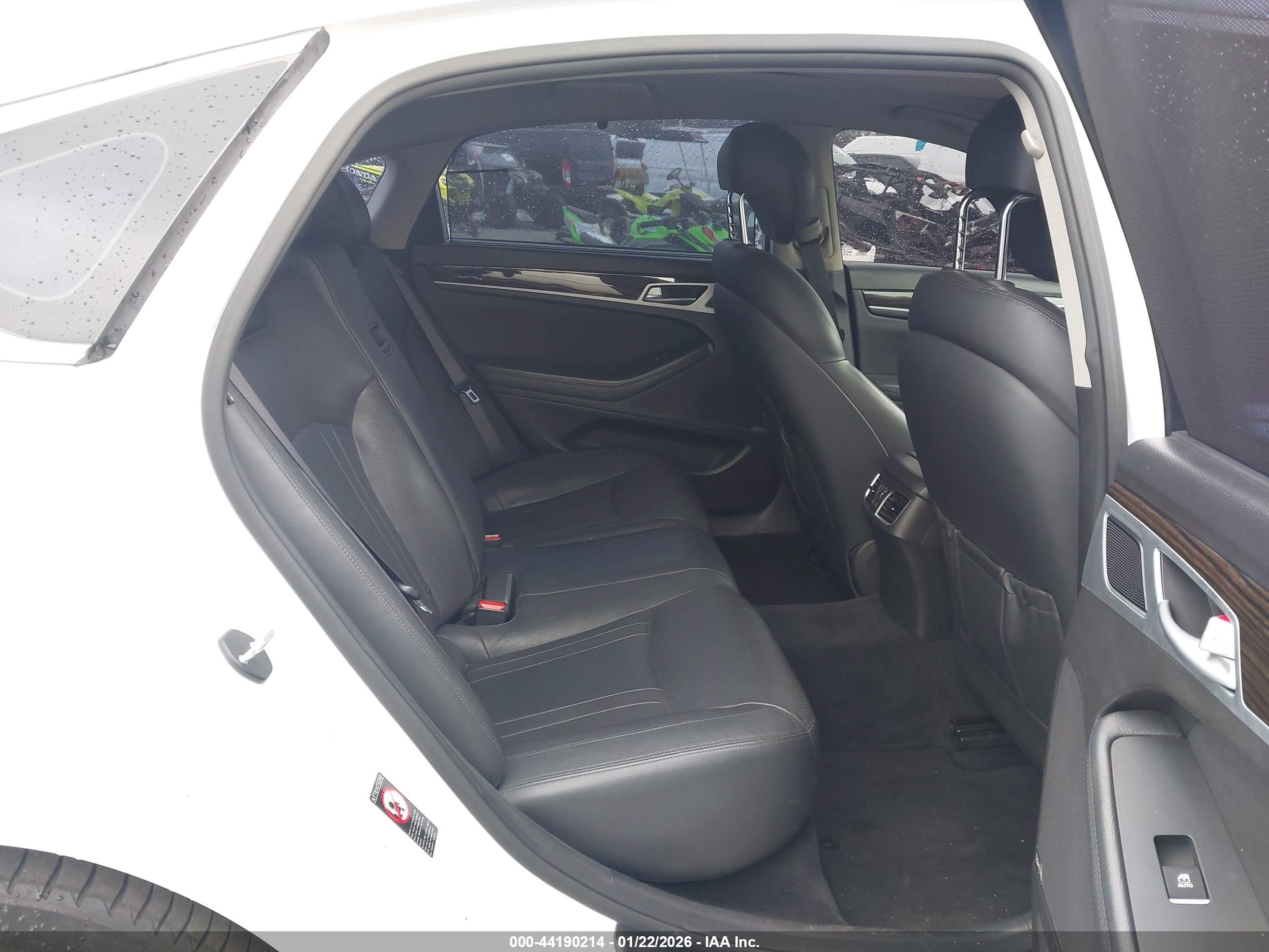 HYUNDAI GENESIS image 8