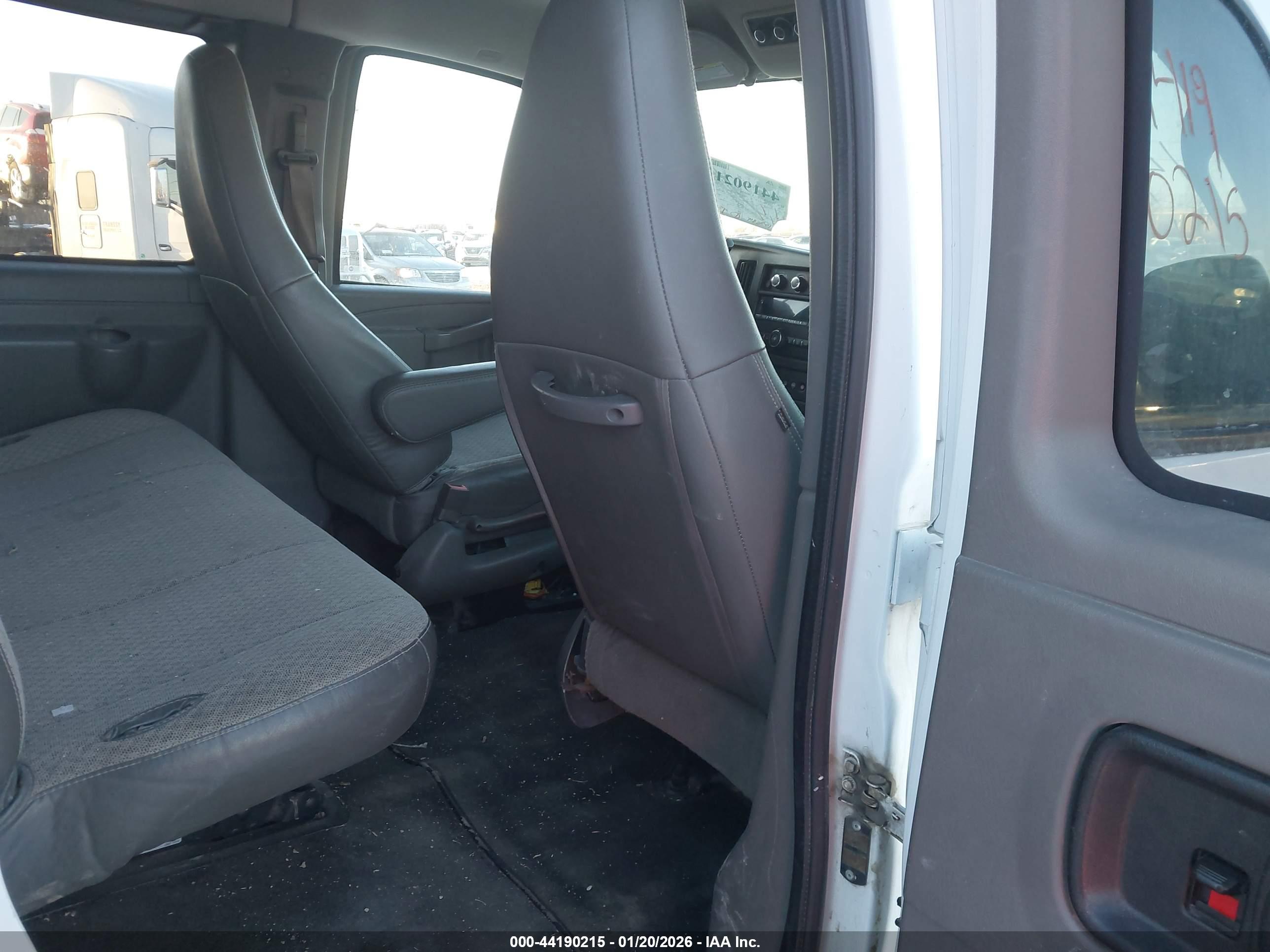 CHEVROLET EXPRESS image 8