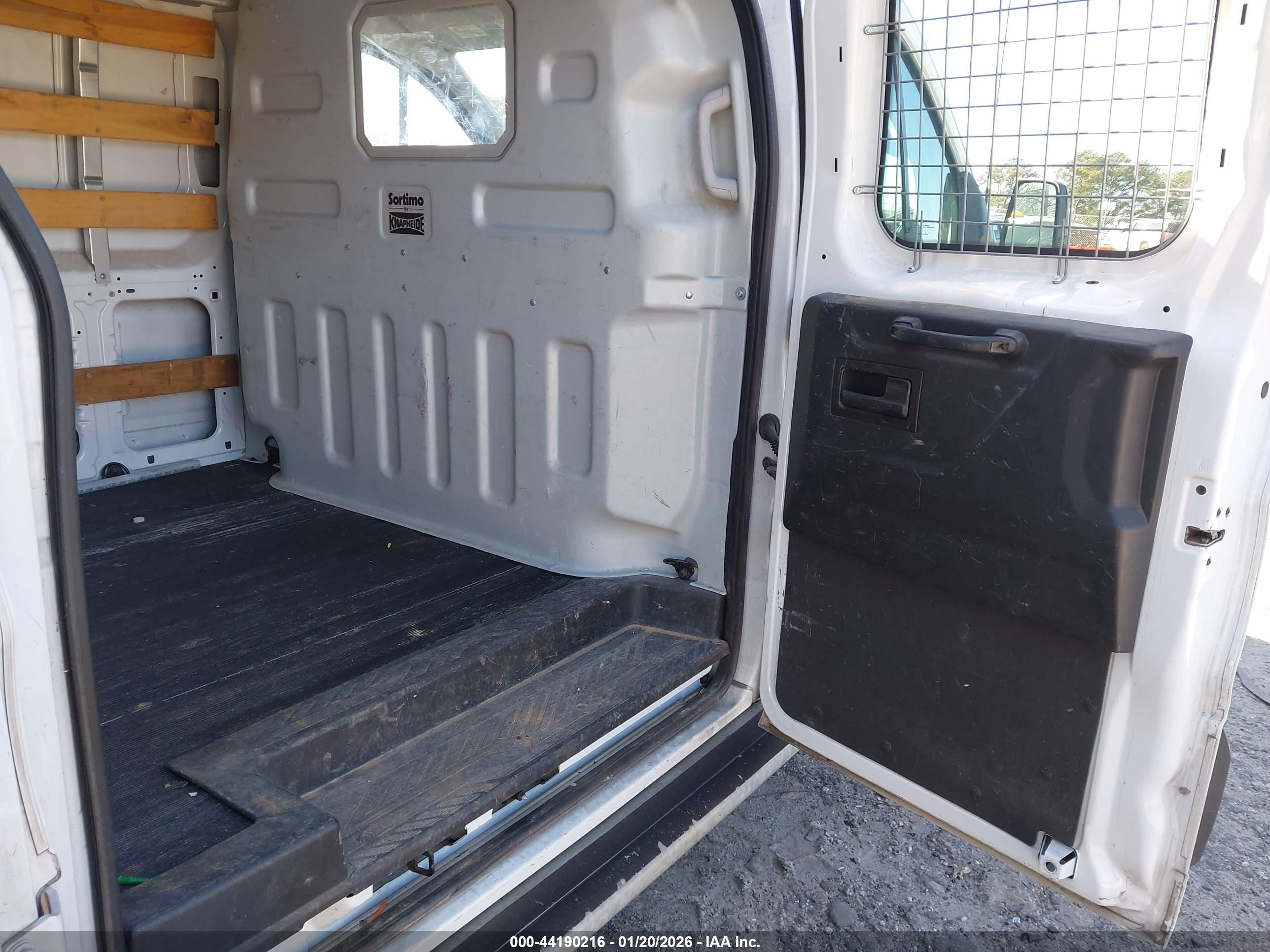 FORD TRANSIT-250 image 8
