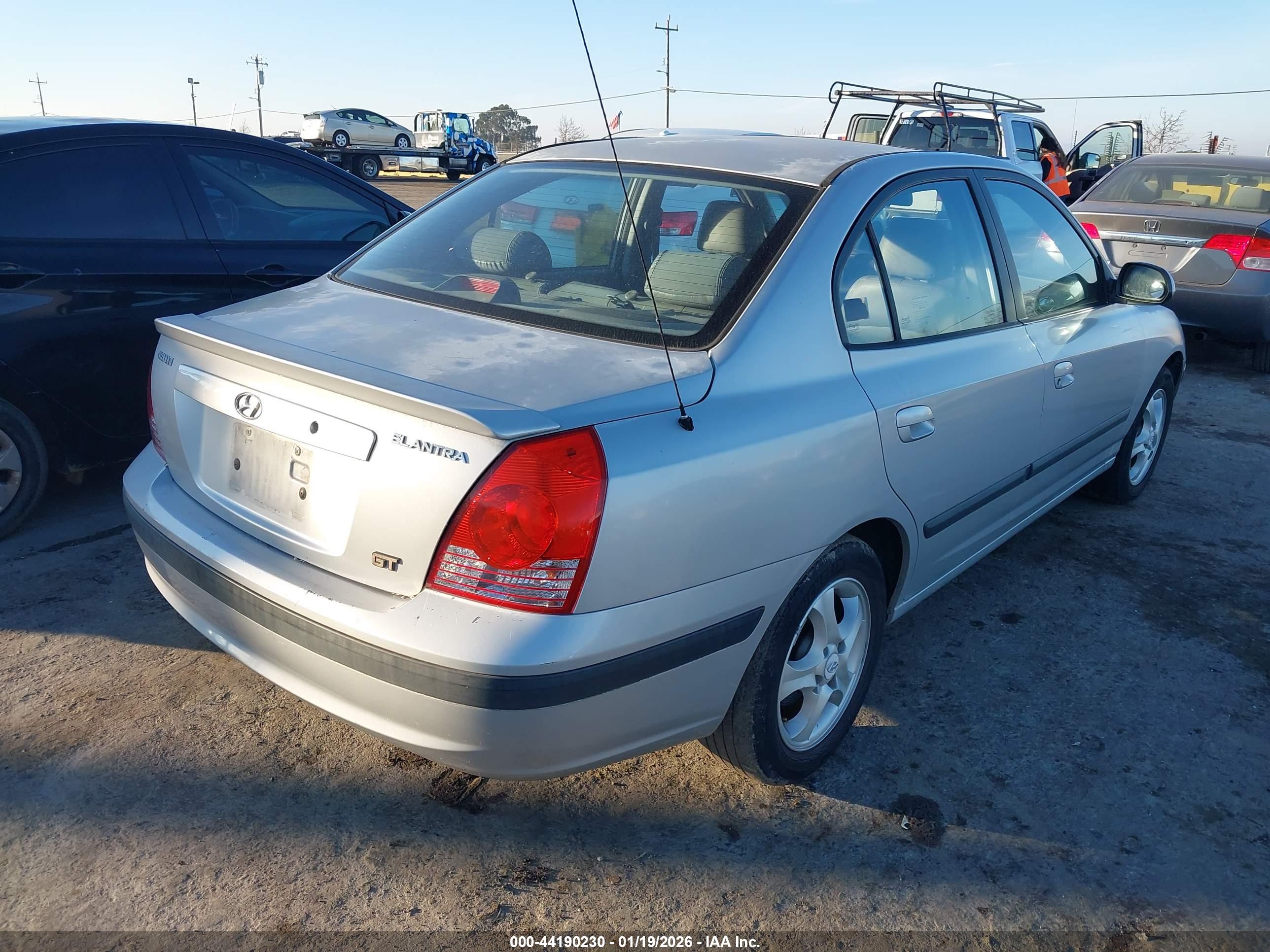 HYUNDAI ELANTRA image 4