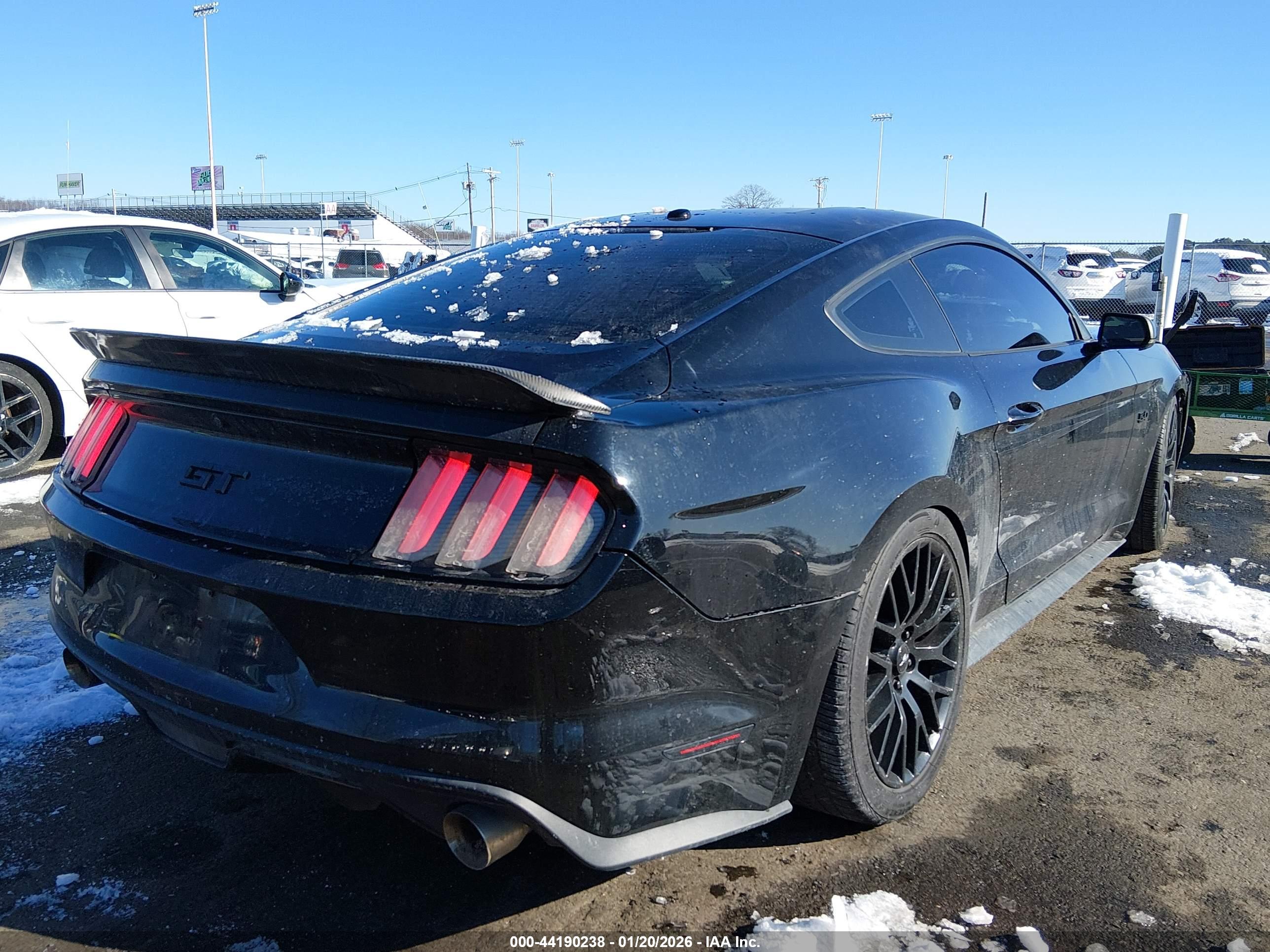 FORD MUSTANG image 4