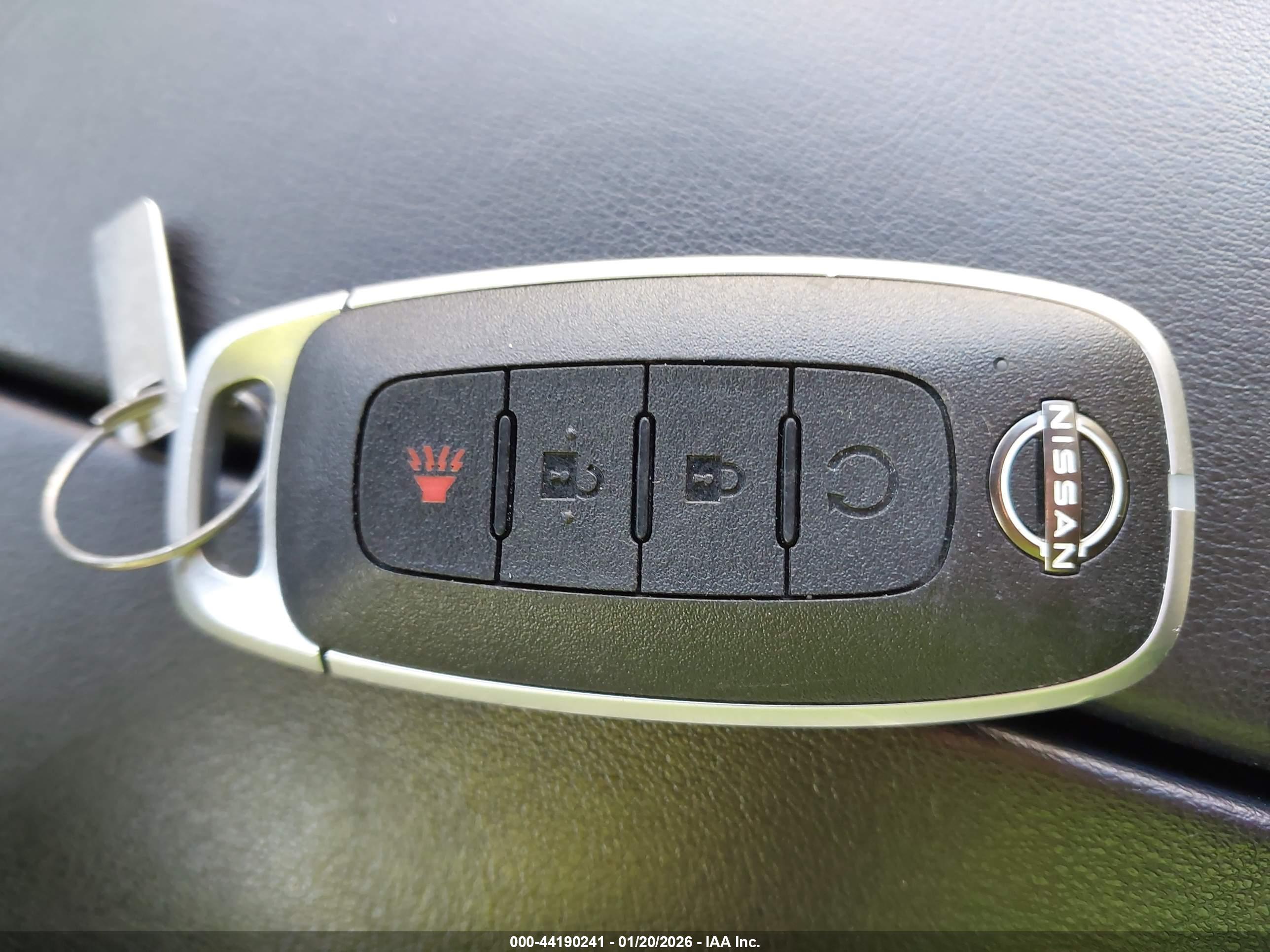 NISSAN ROGUE image 11
