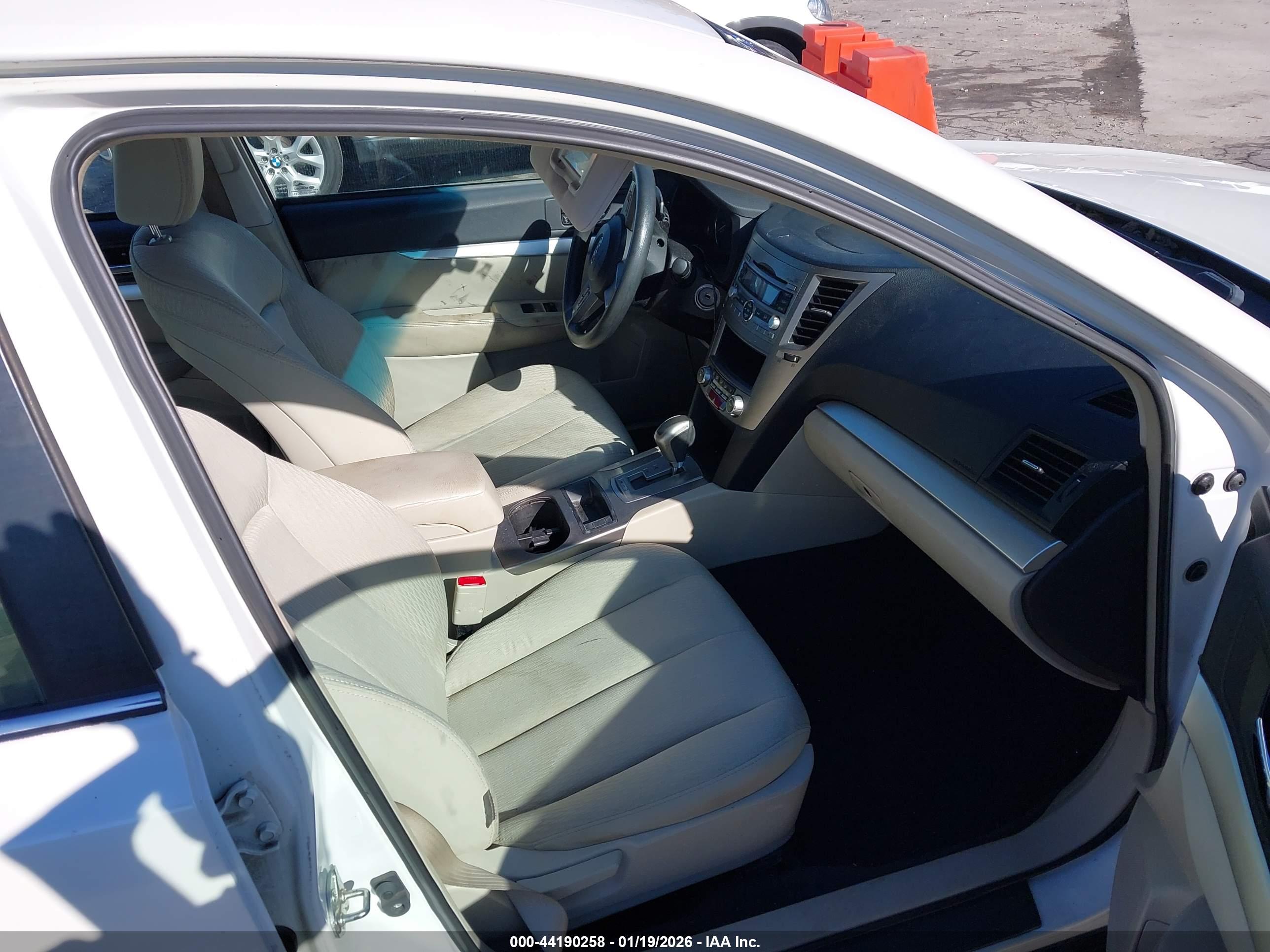 SUBARU OUTBACK image 5