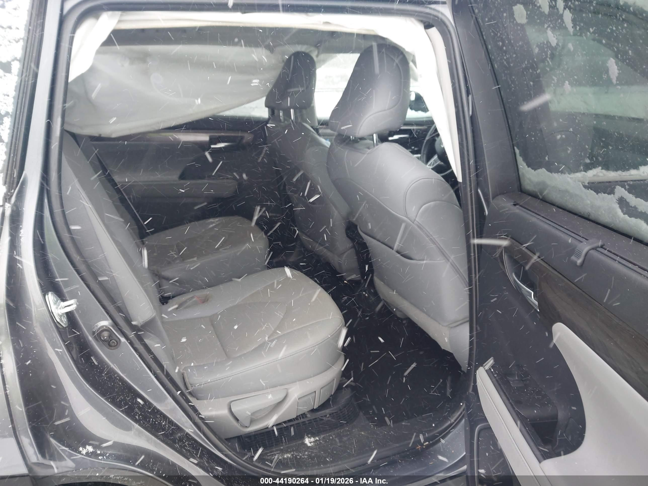 TOYOTA HIGHLANDER image 8