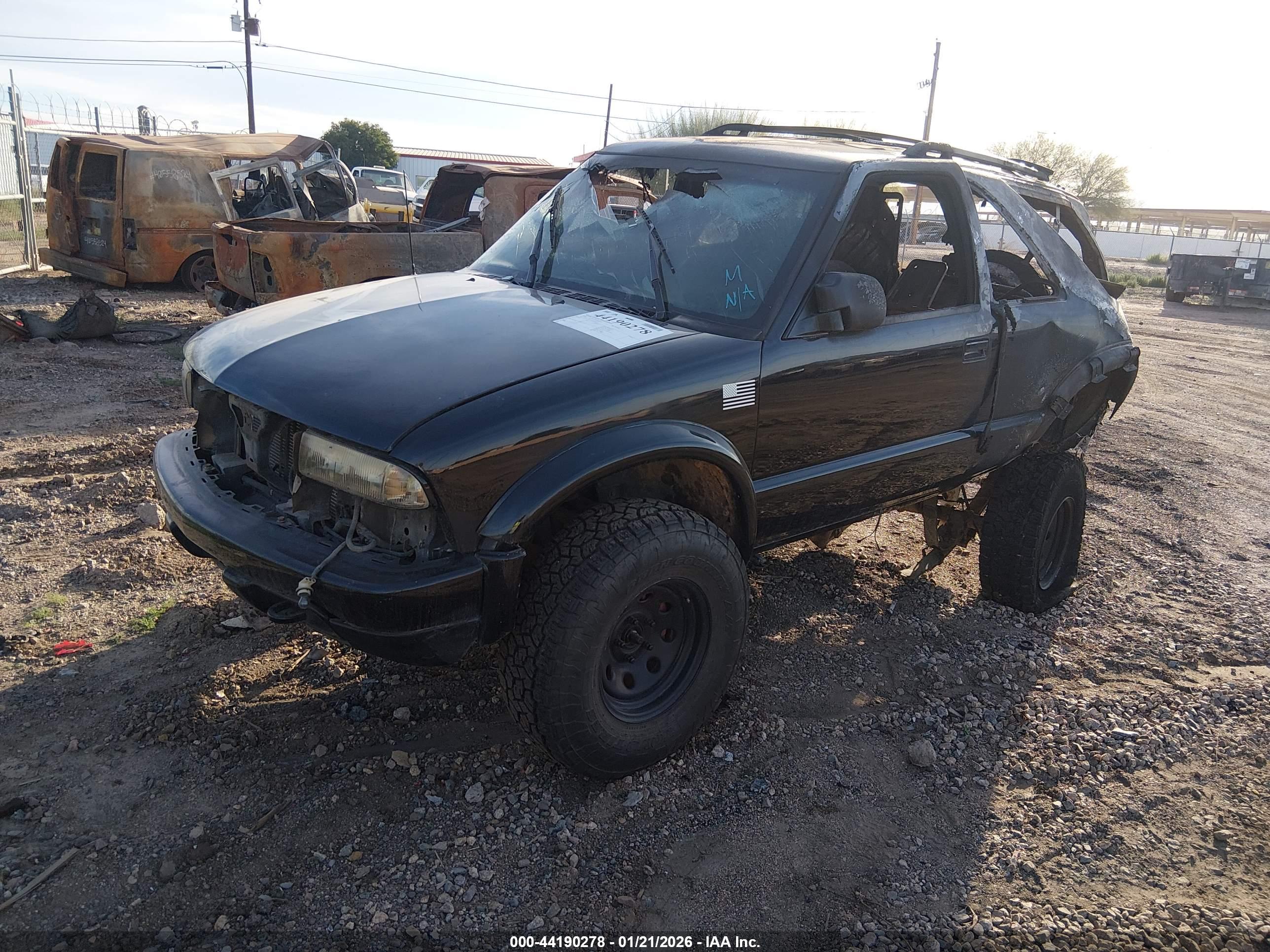 CHEVROLET BLAZER image 2