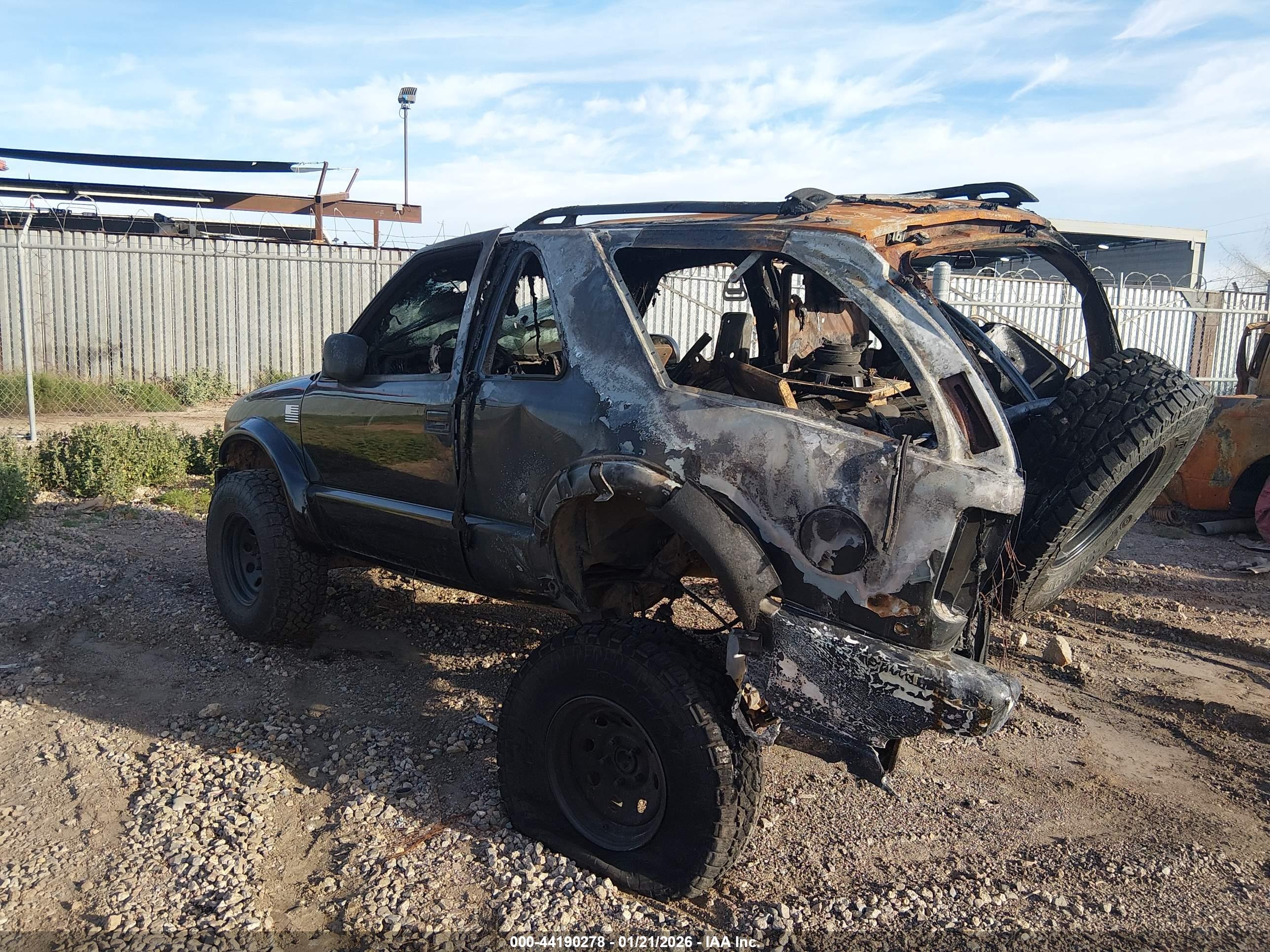 CHEVROLET BLAZER image 3