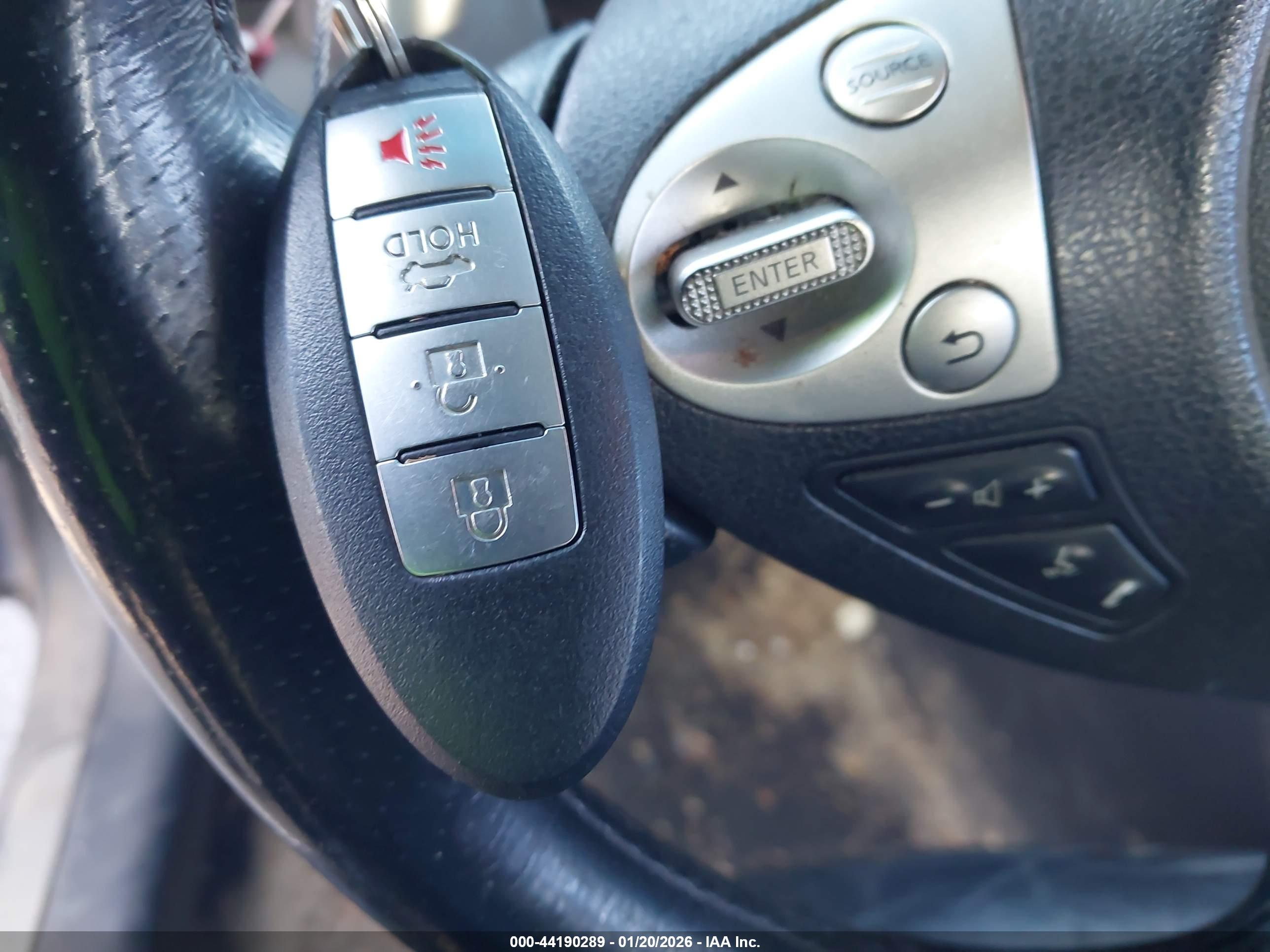 NISSAN MAXIMA image 11