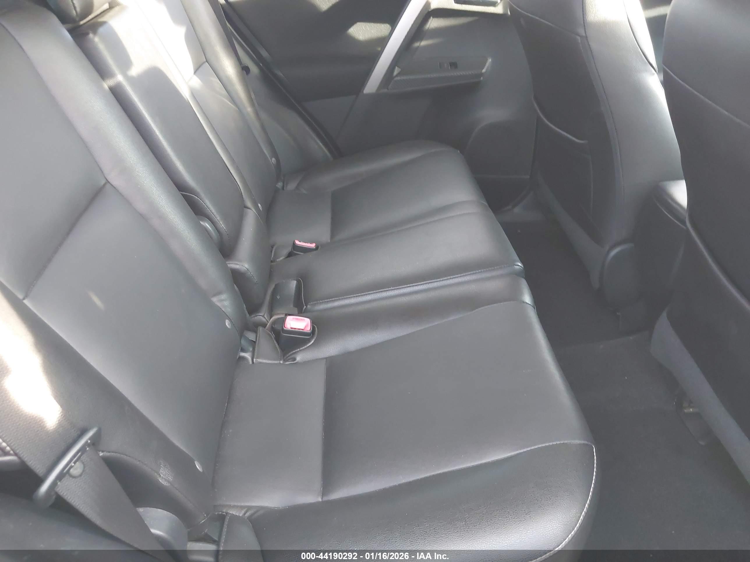 TOYOTA RAV4 image 8
