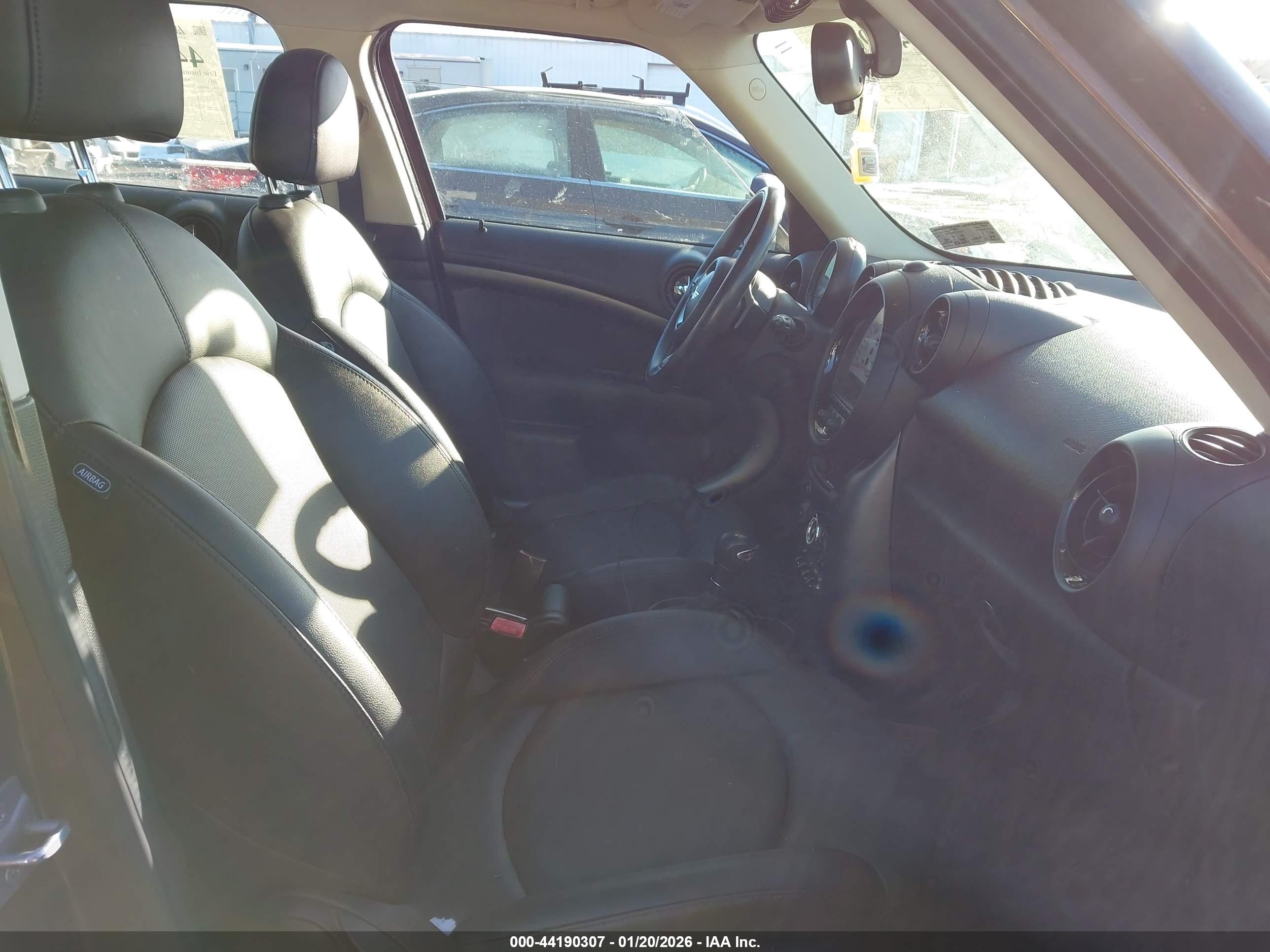 MINI COUNTRYMAN image 5