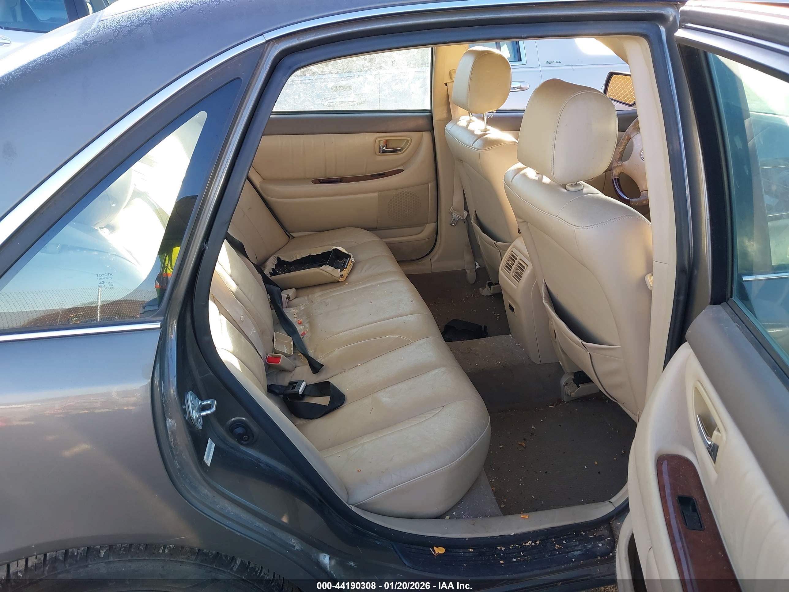 TOYOTA AVALON image 8