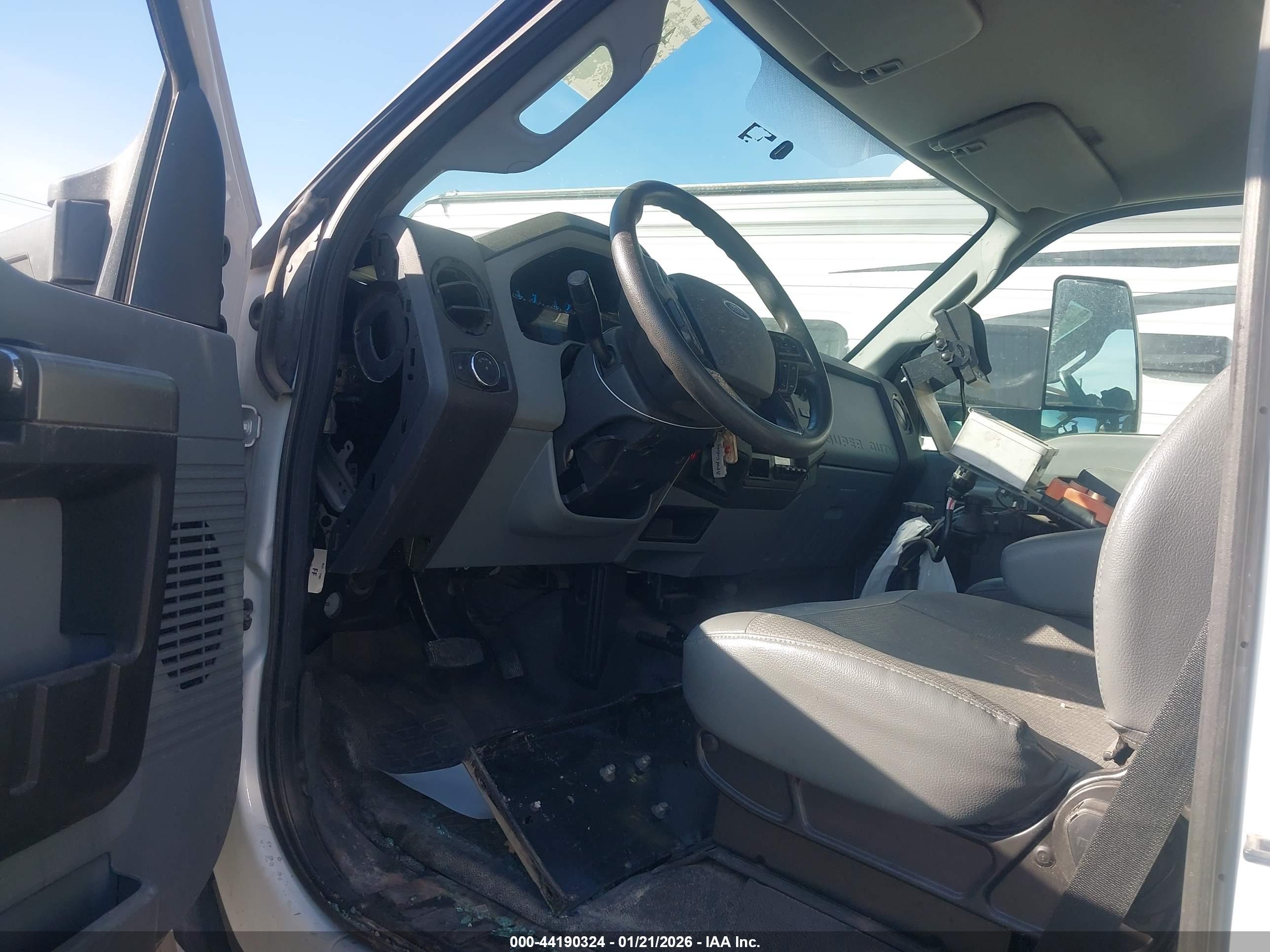 FORD F-650 image 7