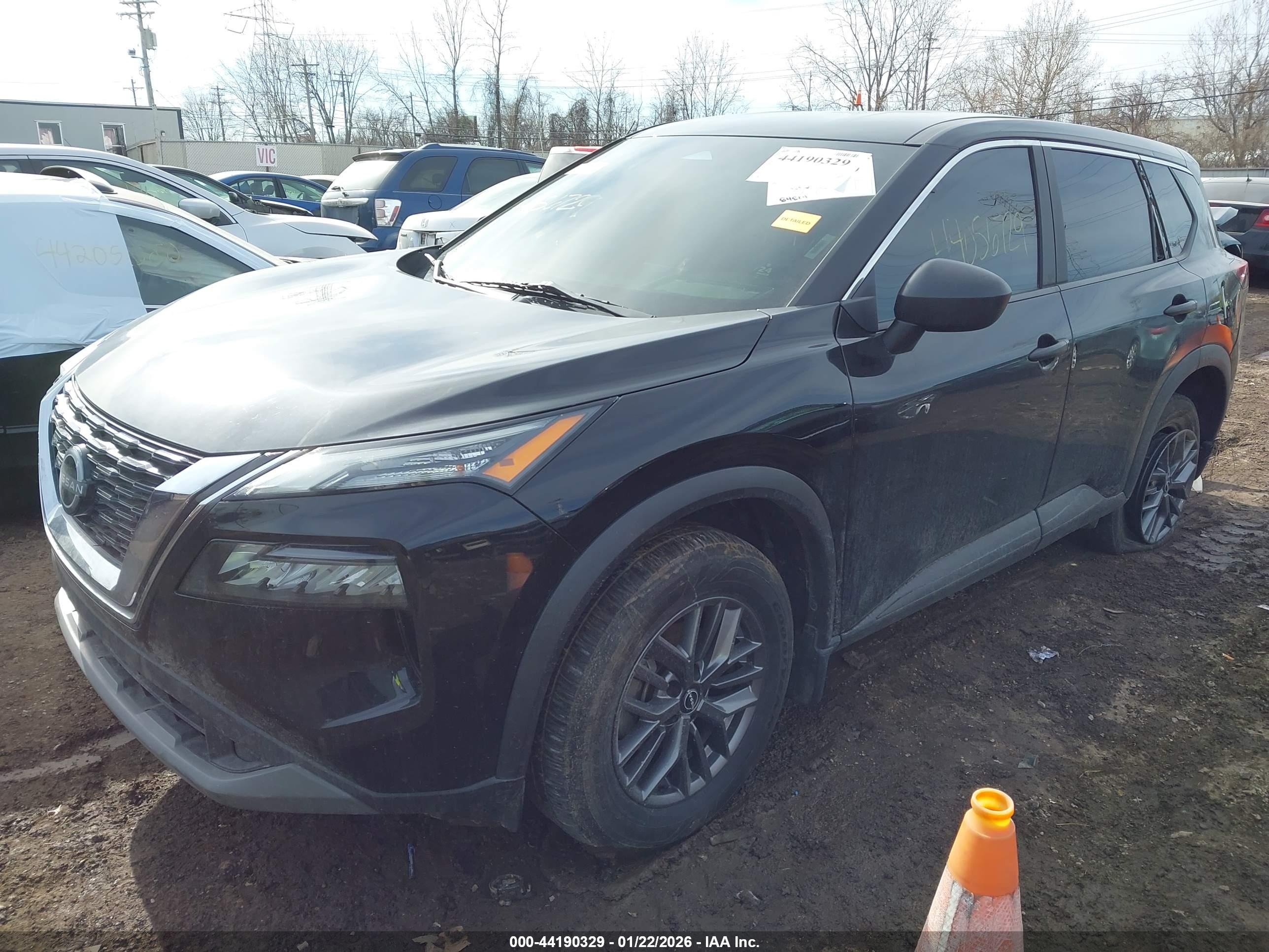 NISSAN ROGUE image 2