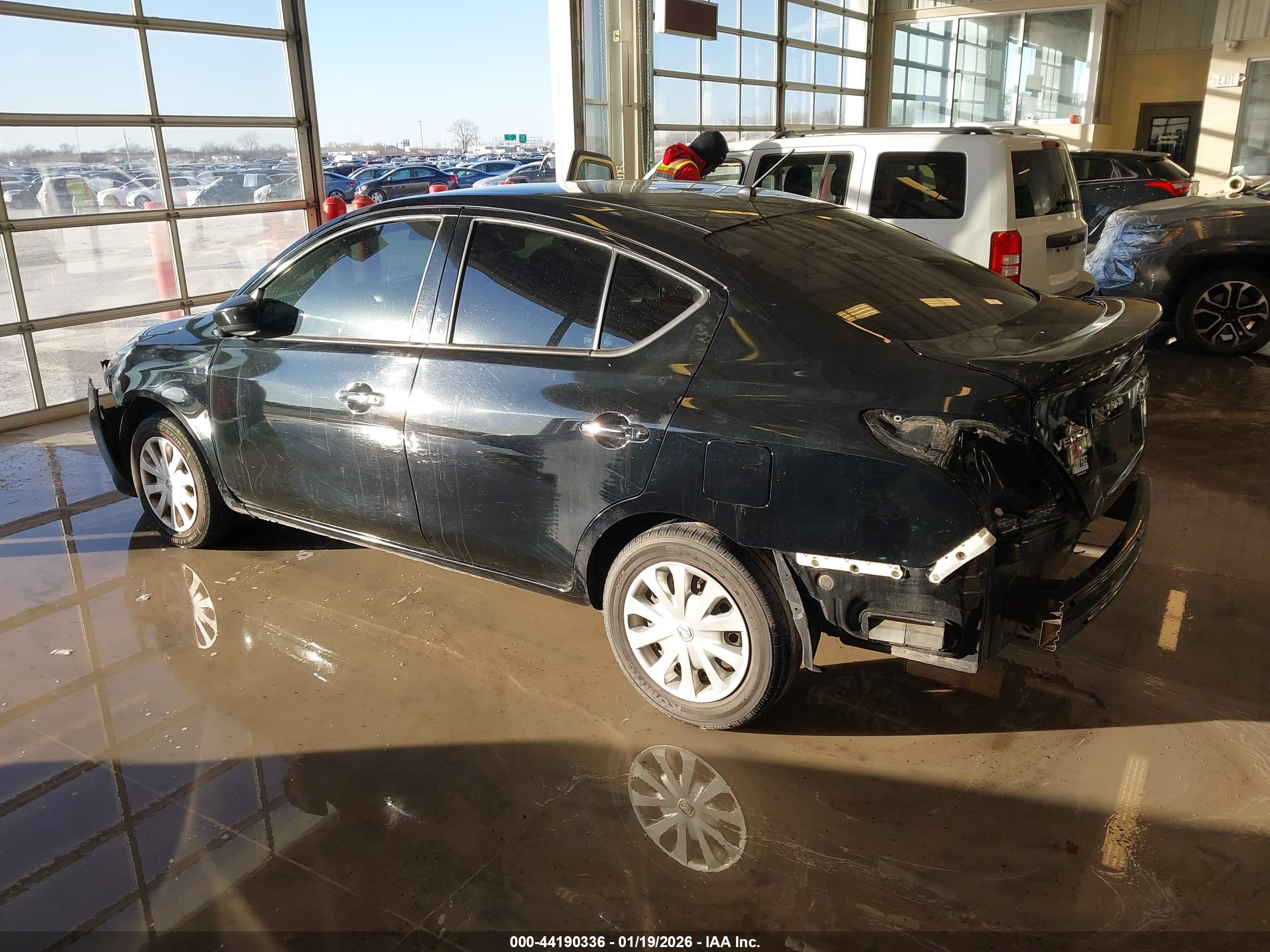 NISSAN VERSA image 3