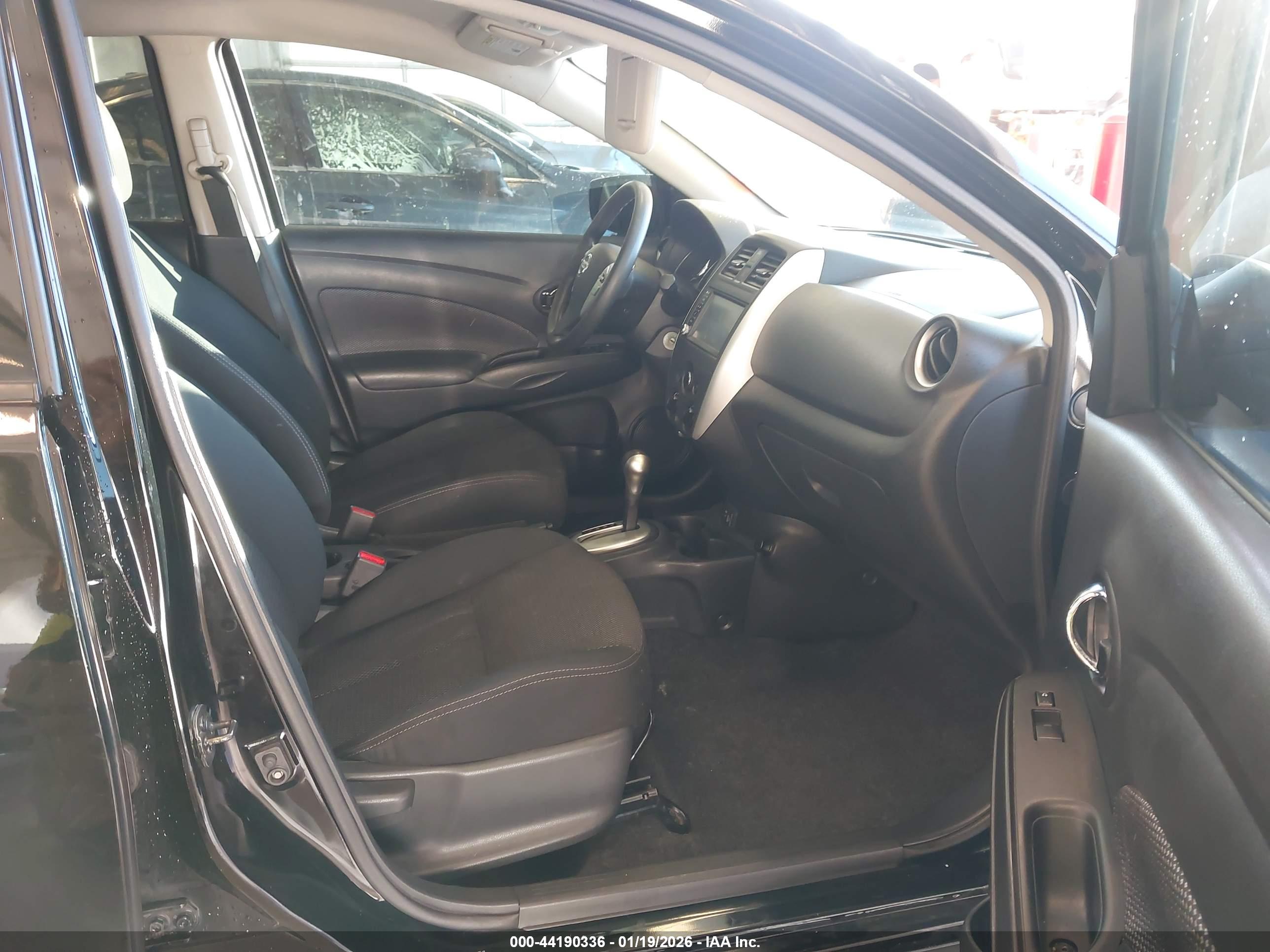 NISSAN VERSA image 5