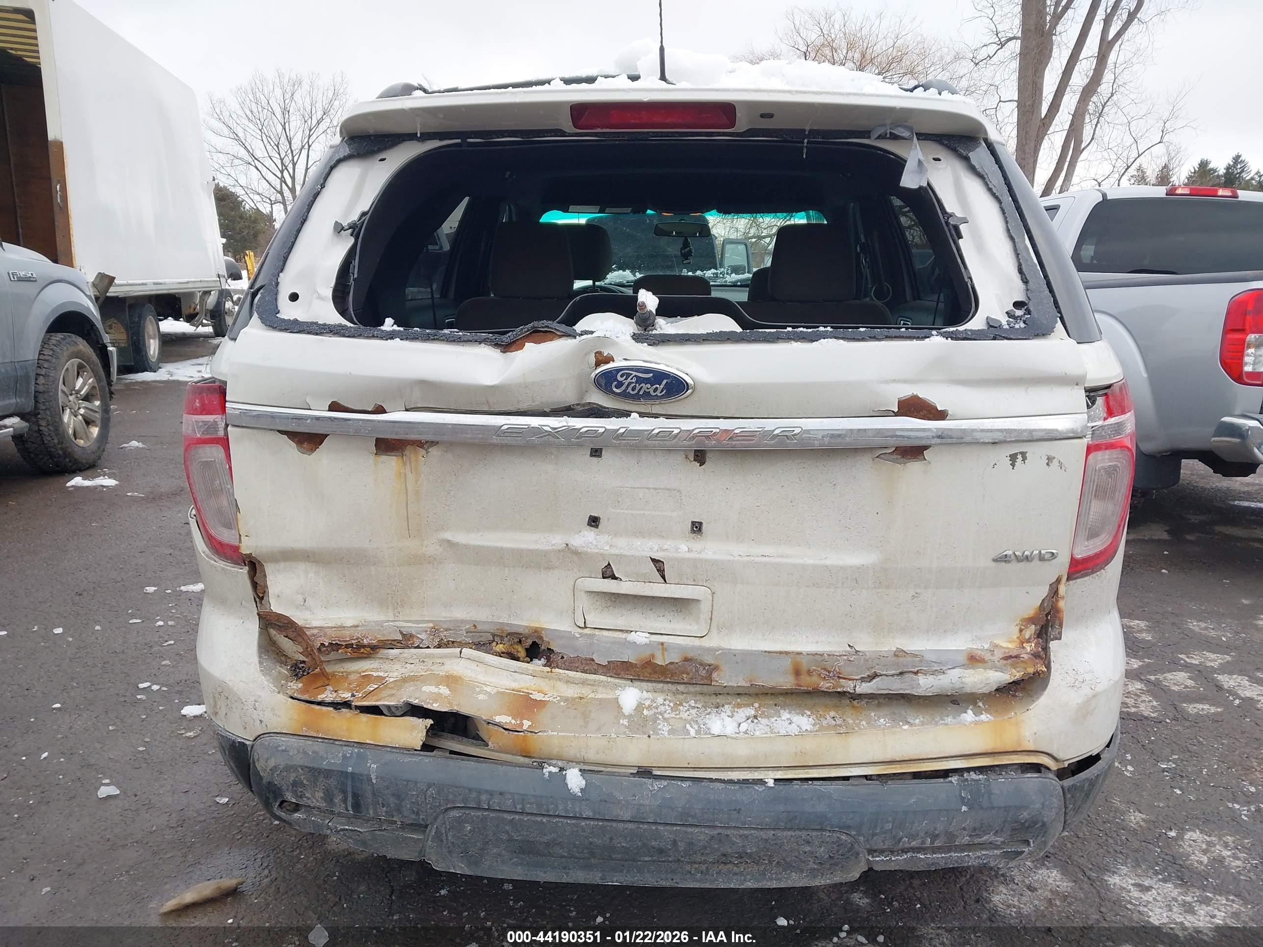 FORD EXPLORER image 6