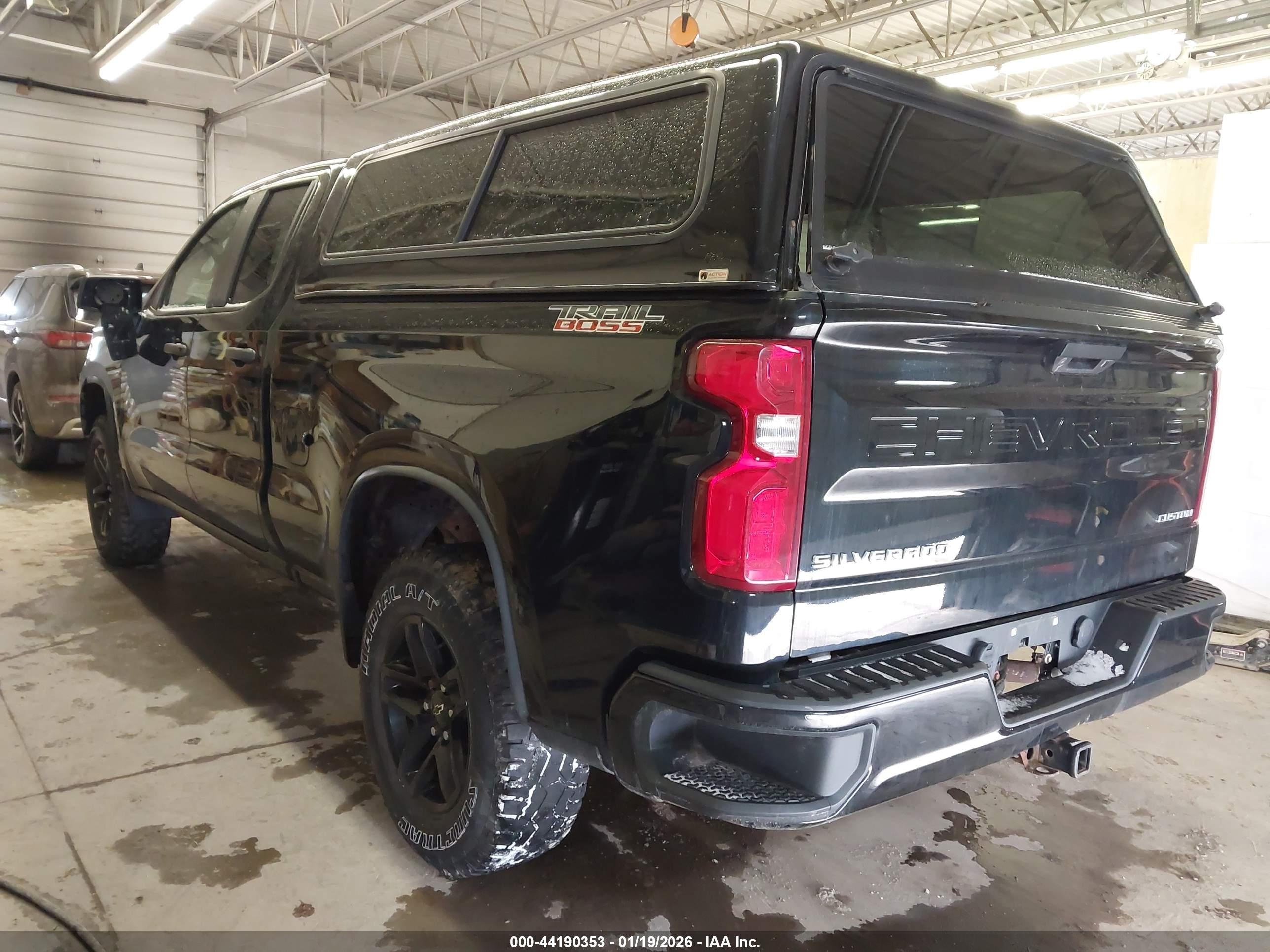 CHEVROLET SILVERADO image 3