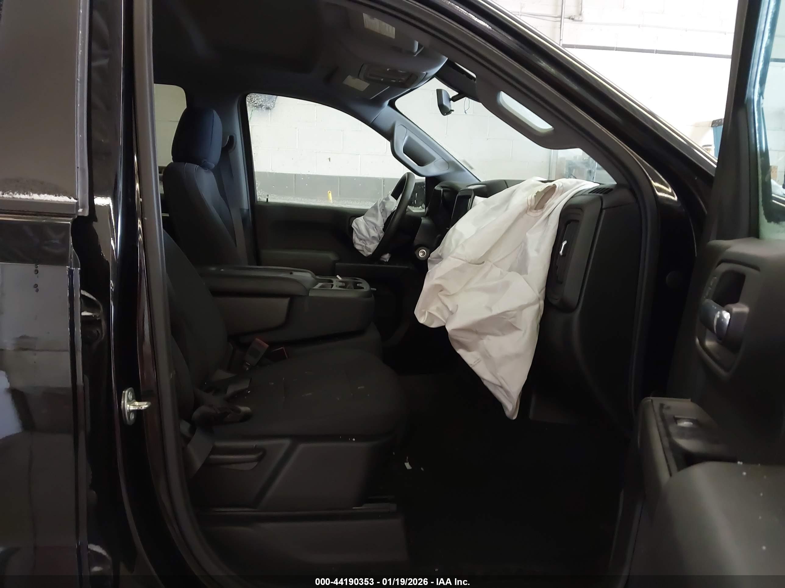 CHEVROLET SILVERADO image 5