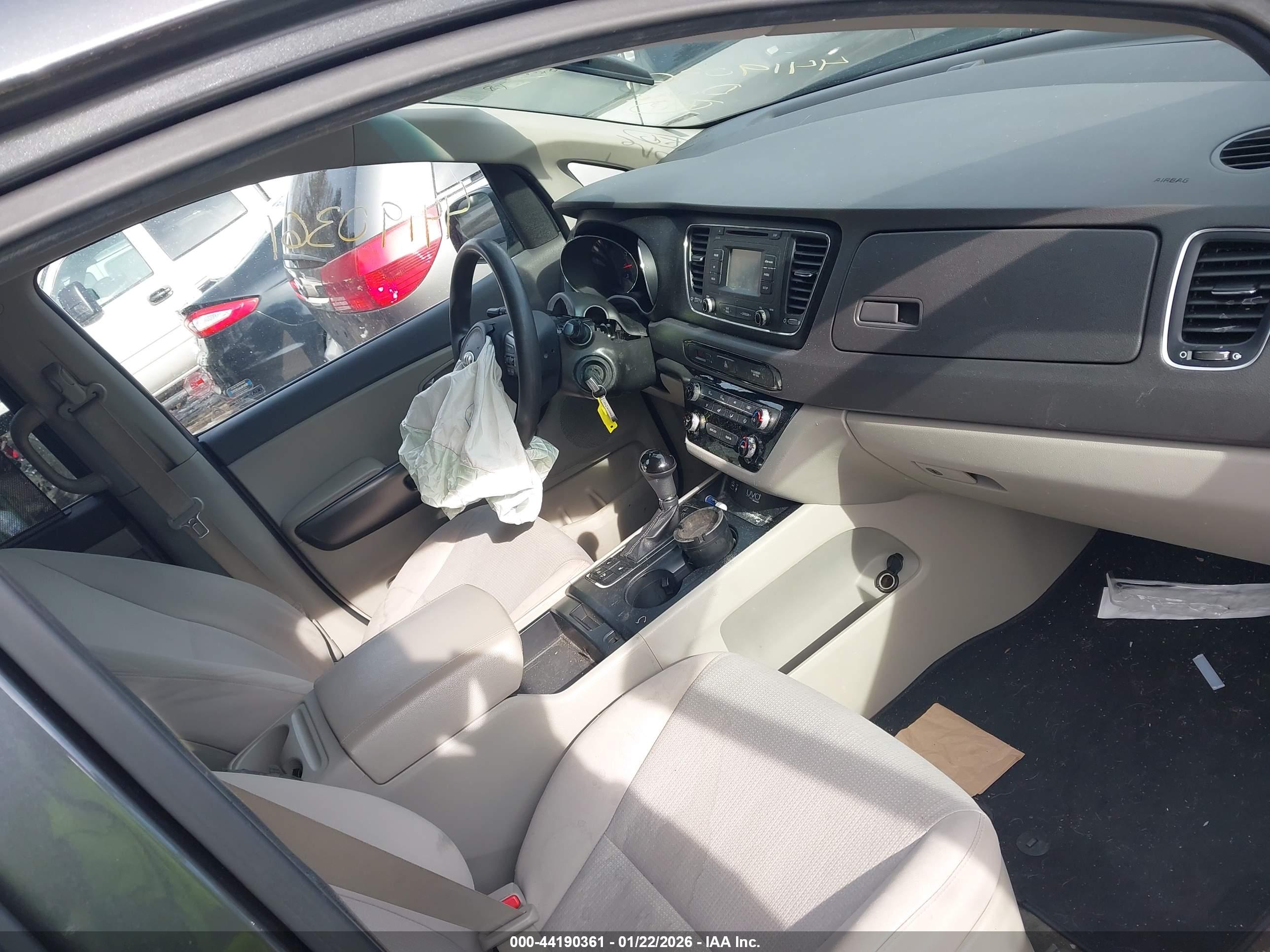 KIA SEDONA image 5