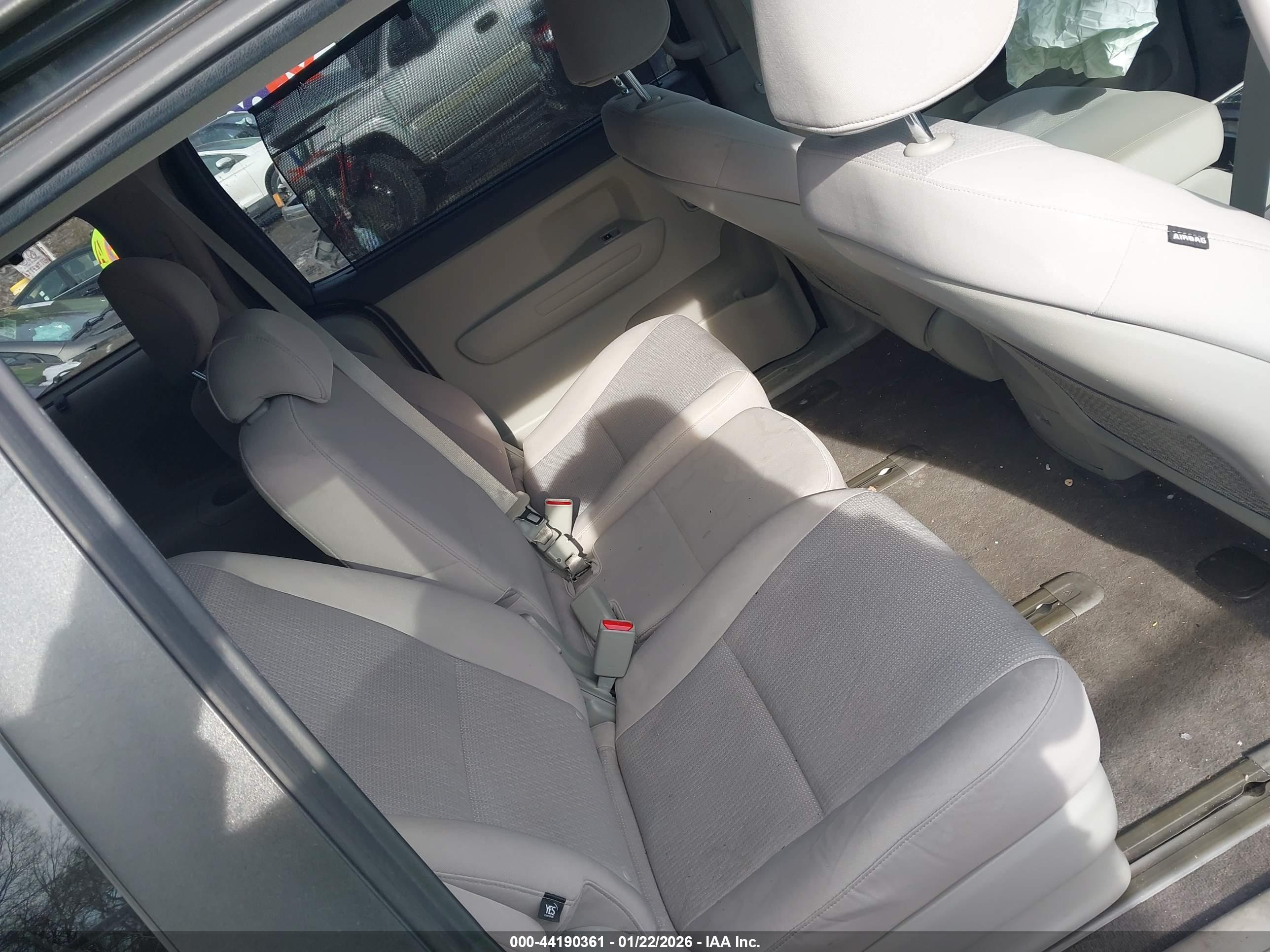 KIA SEDONA image 8