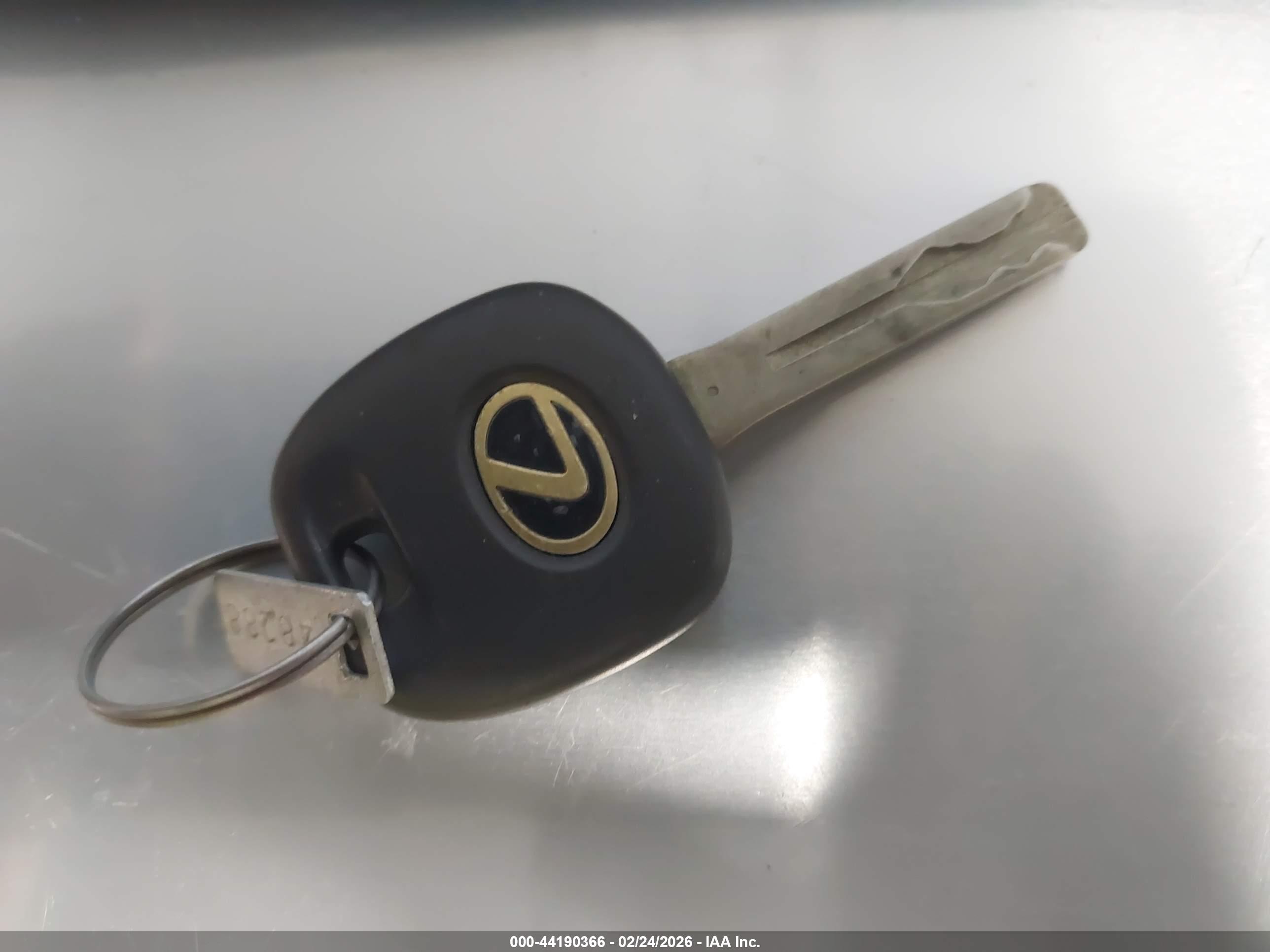 LEXUS IS image 11